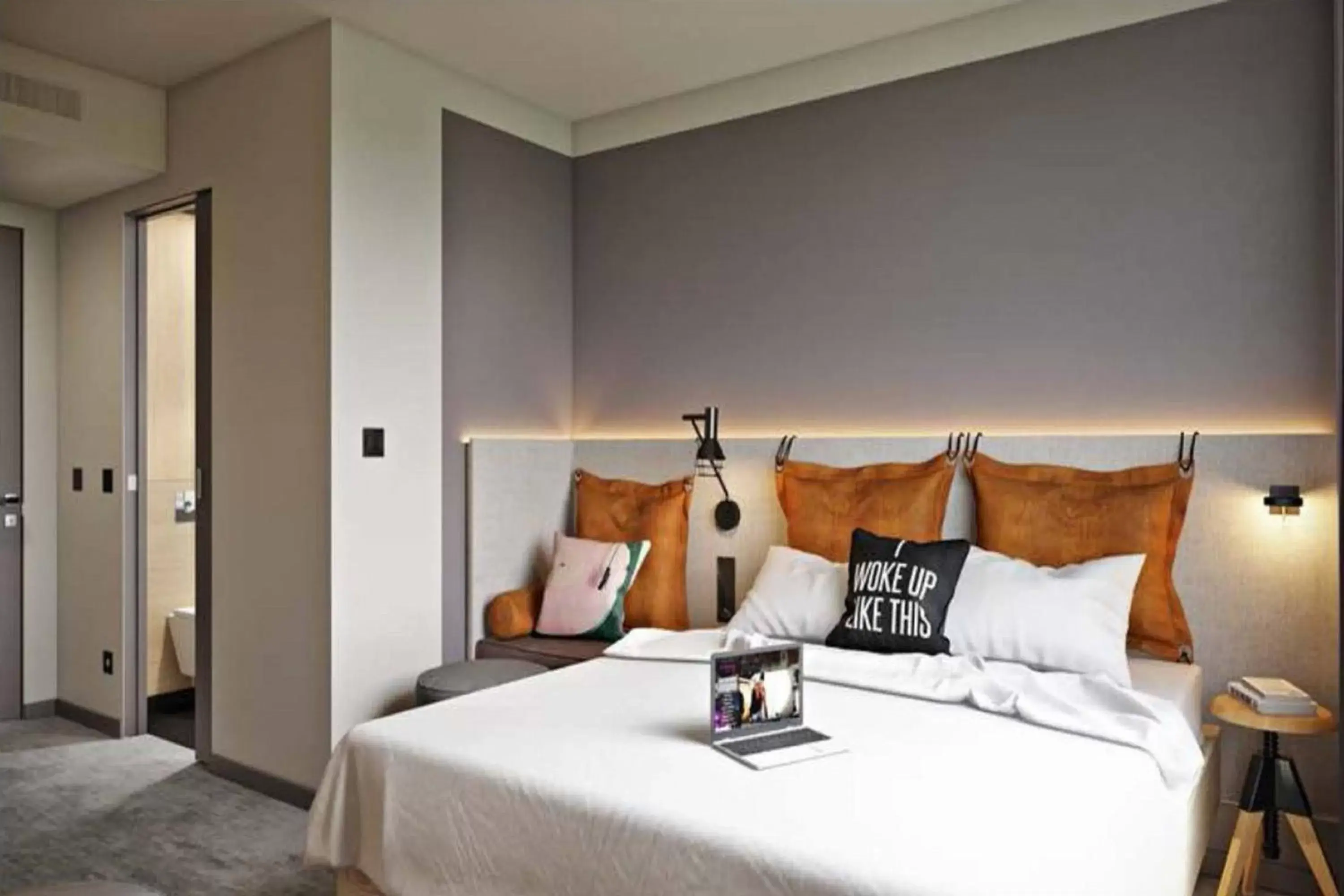 Photo of the whole room, Bed in Moxy Bordeaux