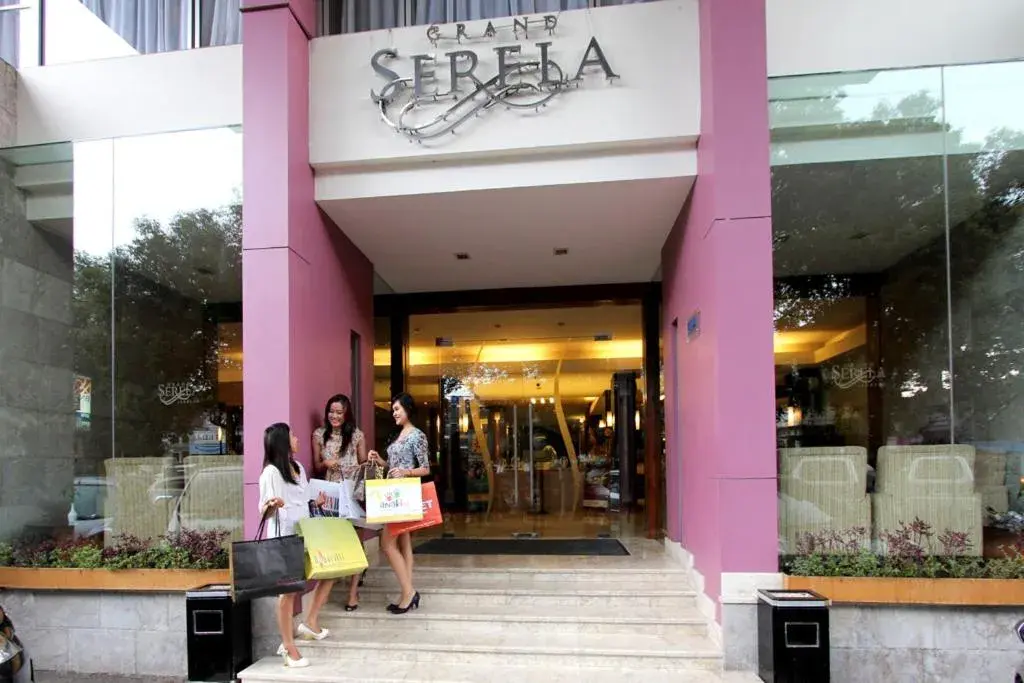 Facade/entrance in Serela Riau by KAGUM Hotels