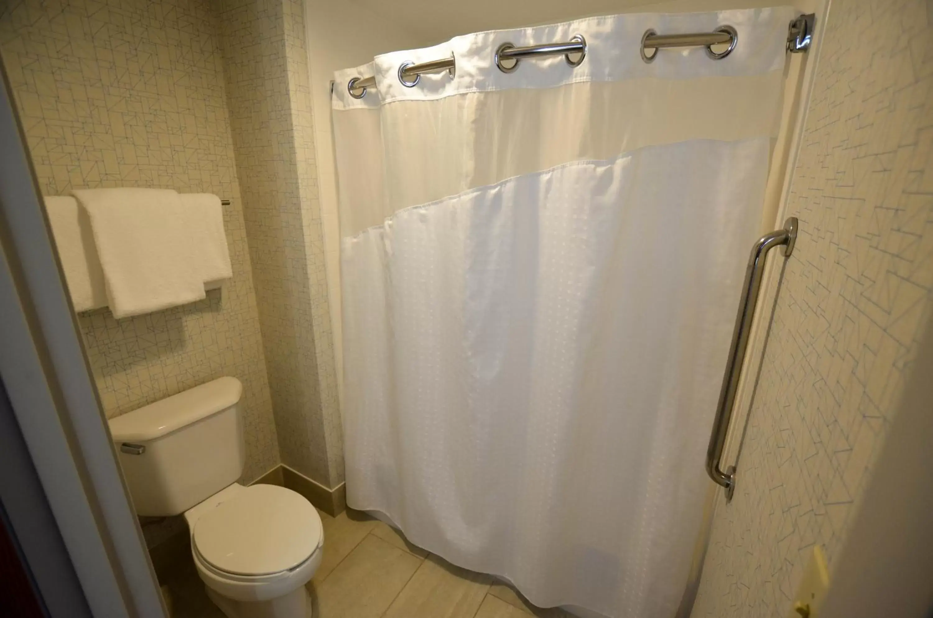 Photo of the whole room, Bathroom in Holiday Inn Express Pittsburgh-Bridgeville, an IHG Hotel