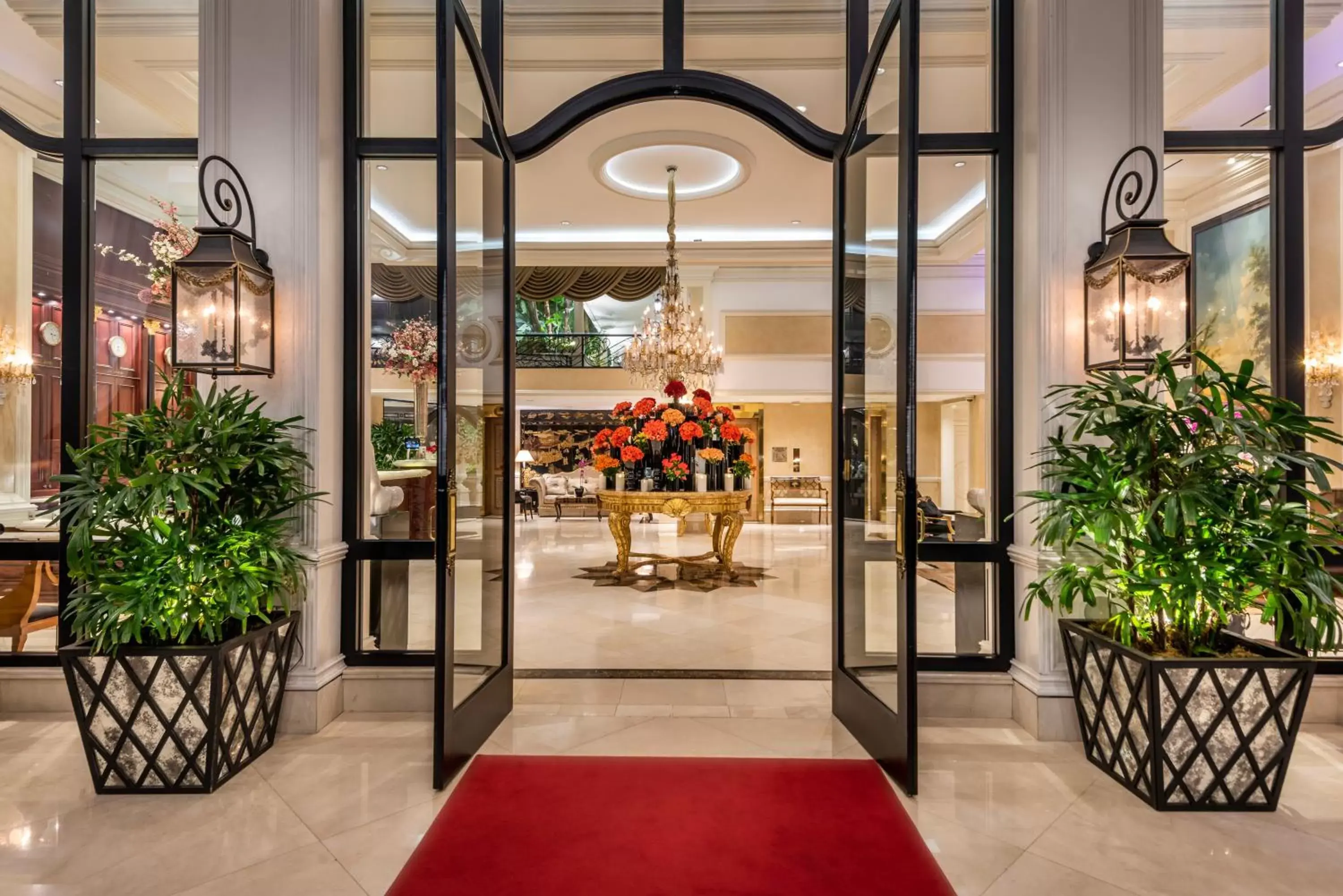 Facade/entrance in Beverly Hills Plaza Hotel & Spa