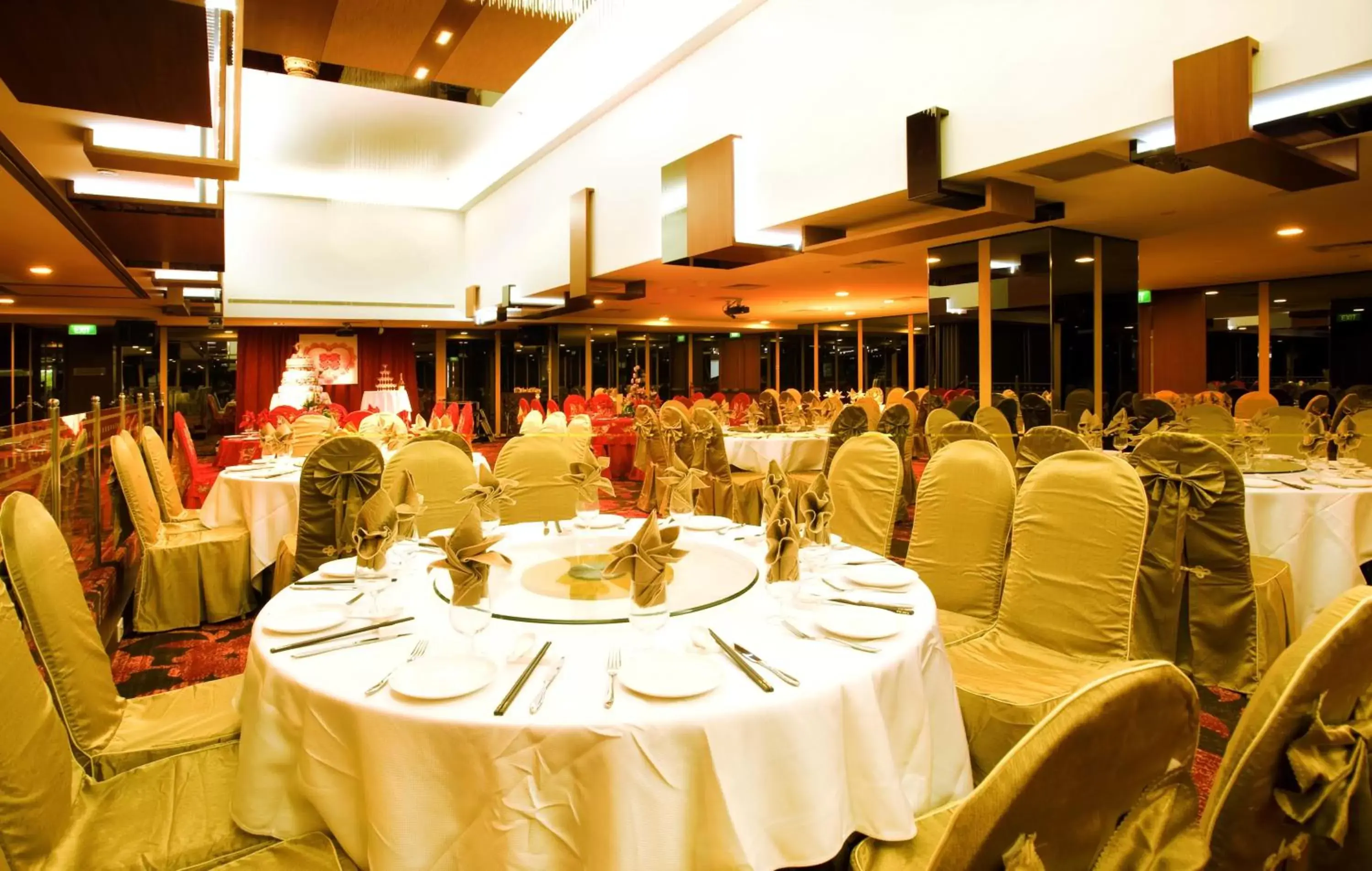 Restaurant/places to eat, Banquet Facilities in Hotel Grand Pacific