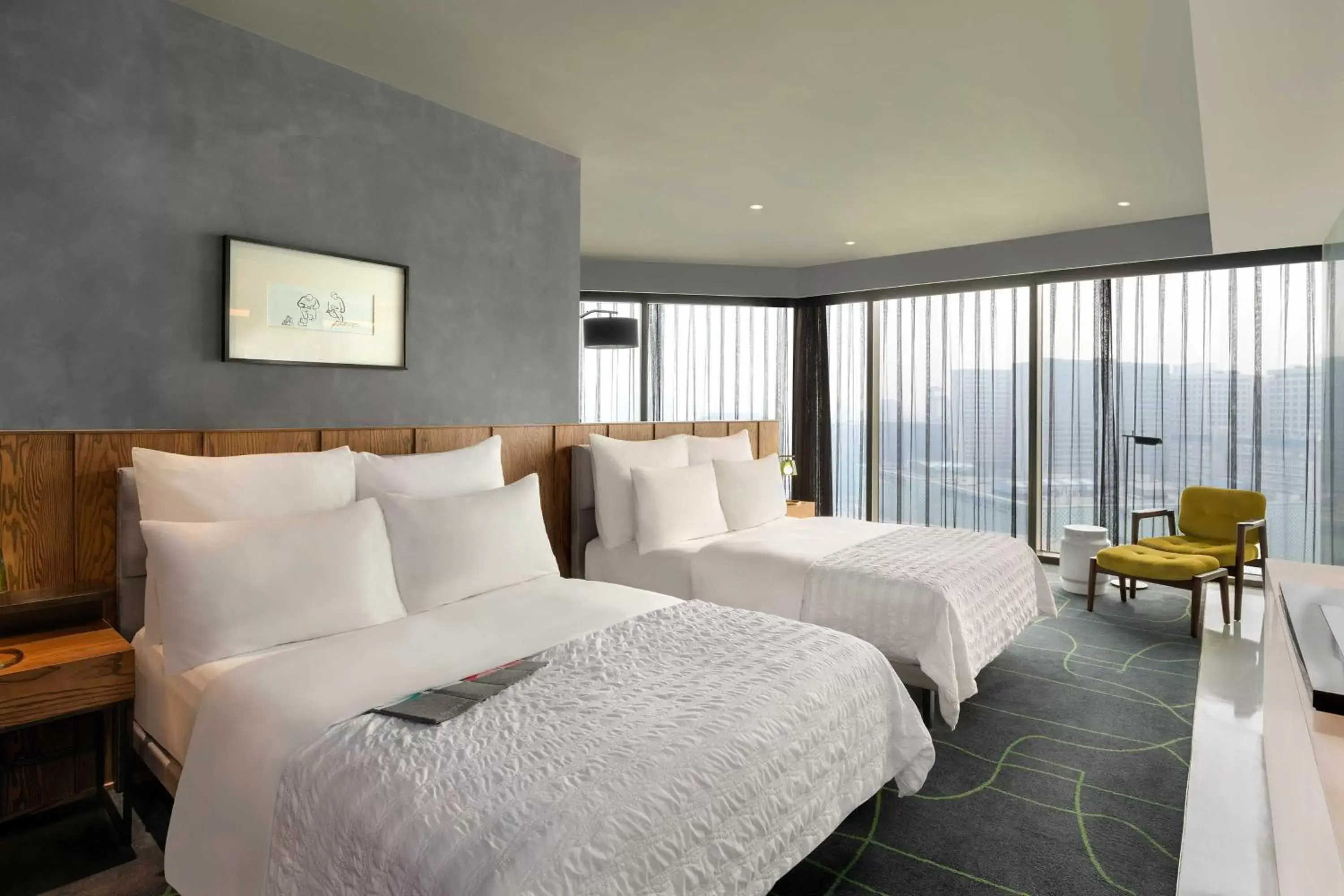 Deluxe Double Room with Two Double Beds and City View in Le Meridien Zhengzhou Deluxe Double Room with Two Double Beds and City View in Le Meridien Zhengzhou