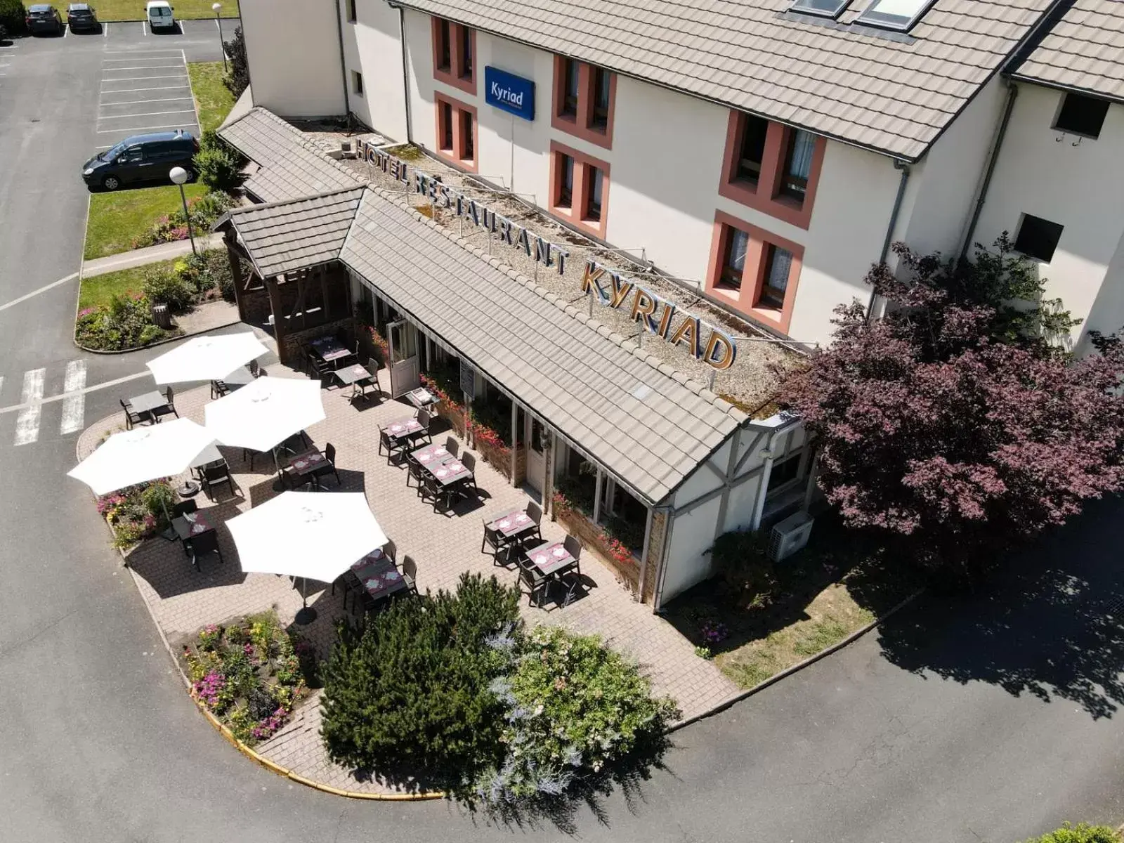 Patio, Bird's-eye View in Kyriad Chateauroux