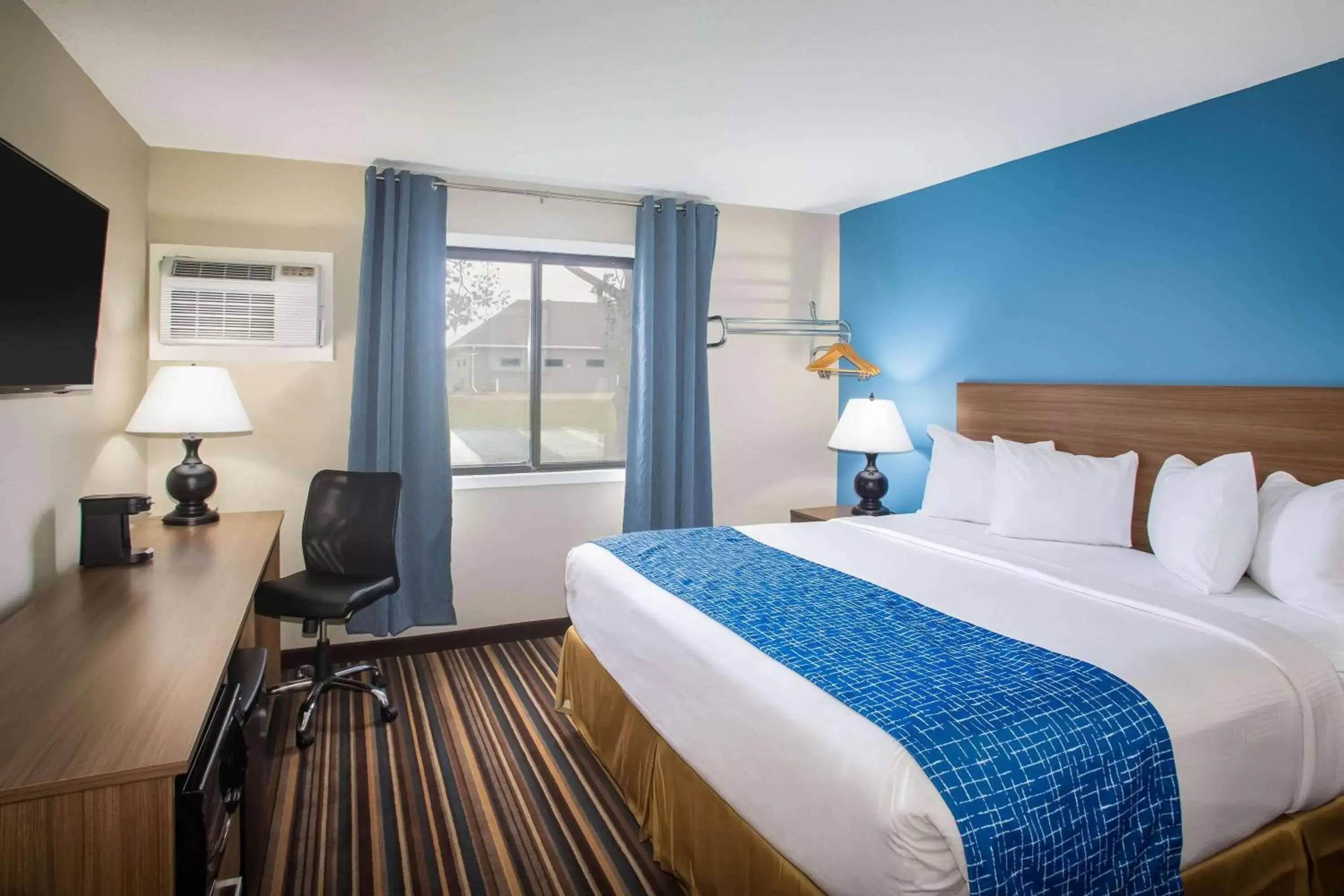 Photo of the whole room, Bed in Travelodge by Wyndham Wahpeton