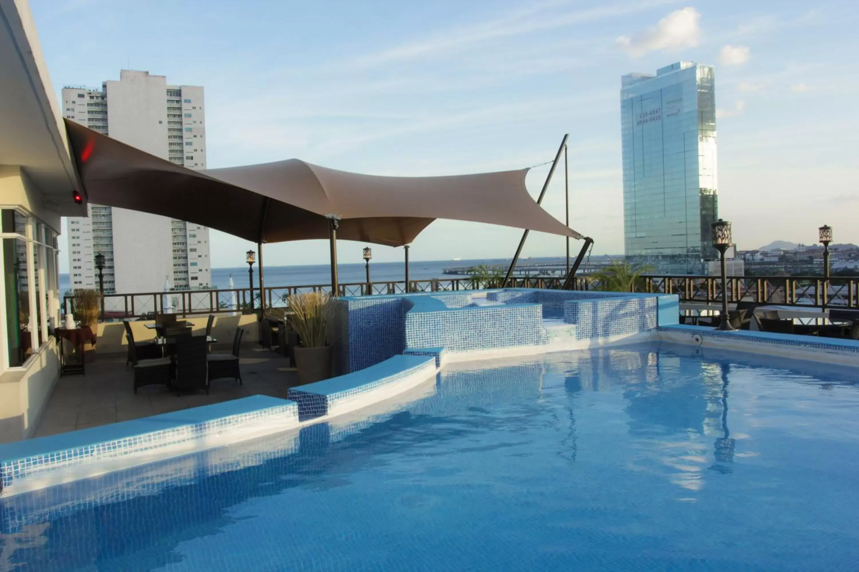 , Swimming Pool in Hotel Bahía Suites