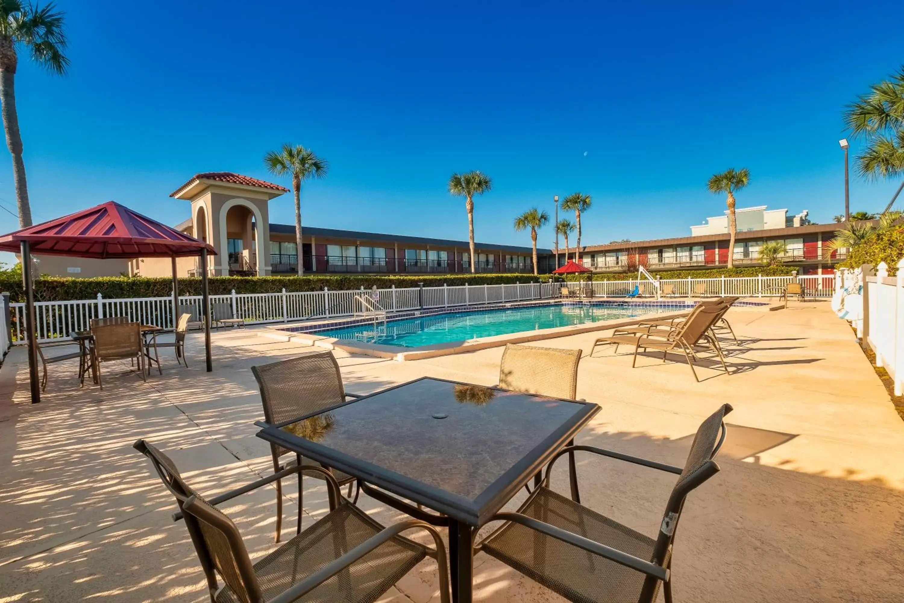 Swimming Pool in Red Roof Inn PLUS+ St. Augustine