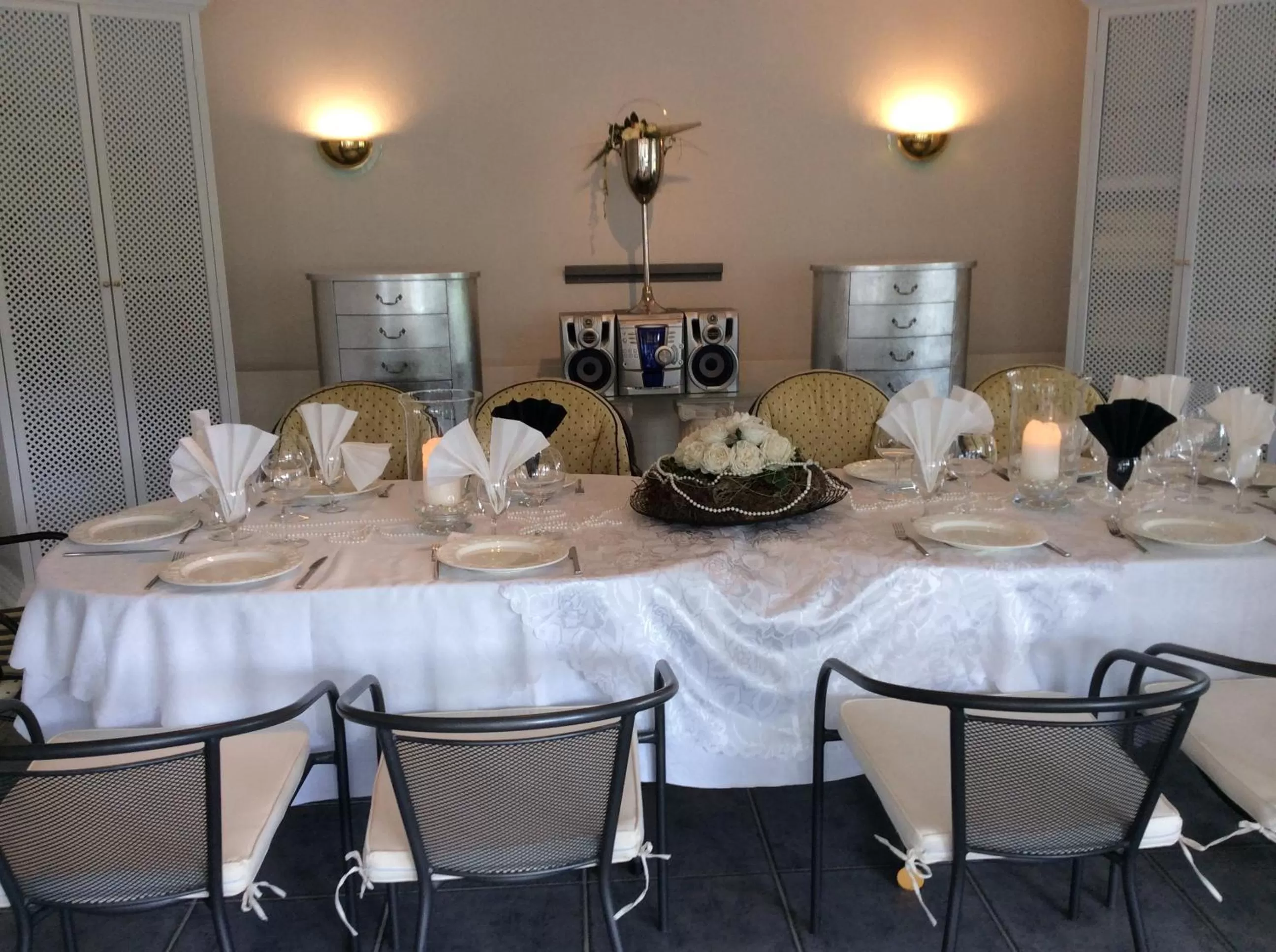 Property building, Restaurant/Places to Eat in Landcafe mit Mini Hotel