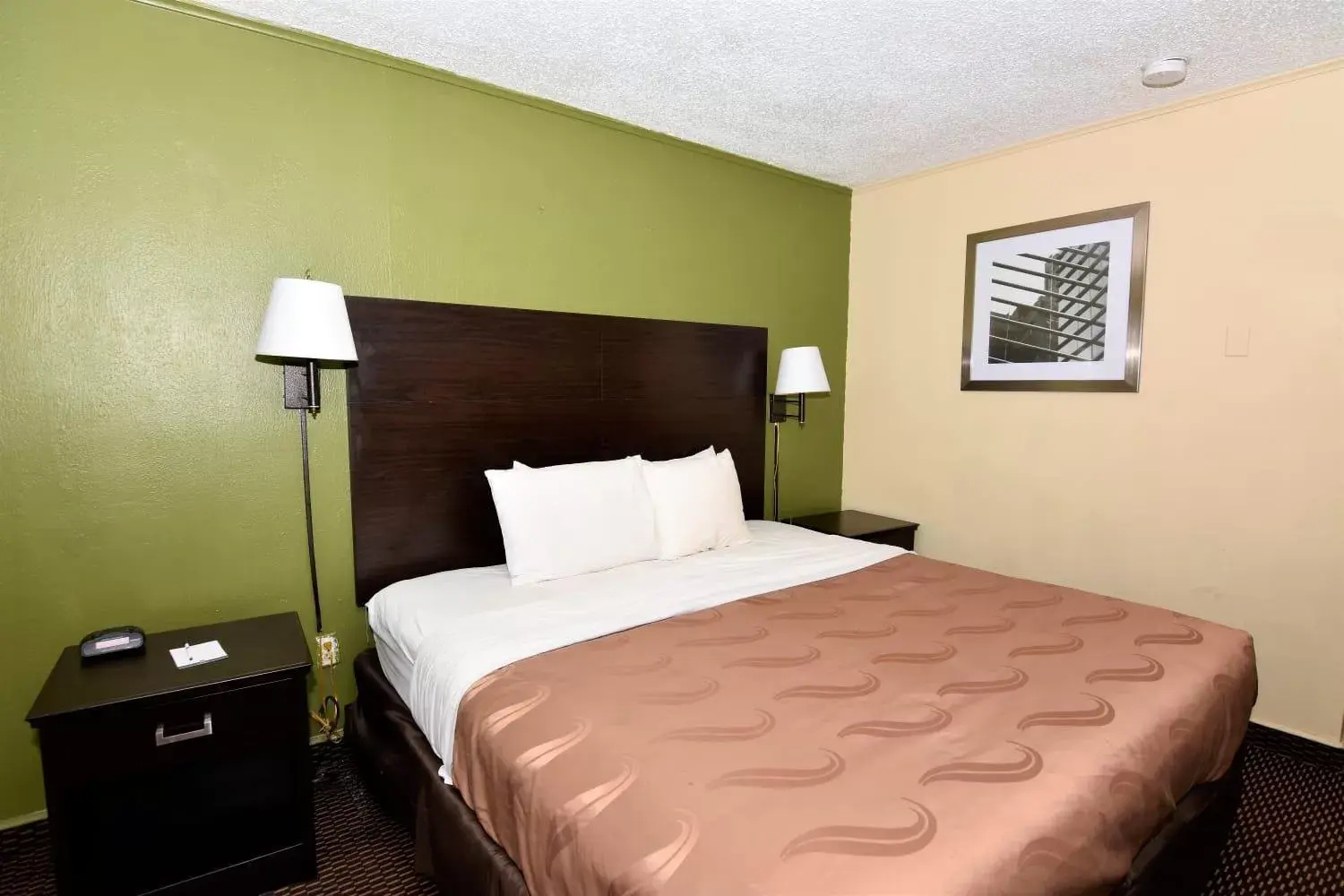 Bed in Rodeway Inn Harbison Area Bed in Rodeway Inn Harbison Area