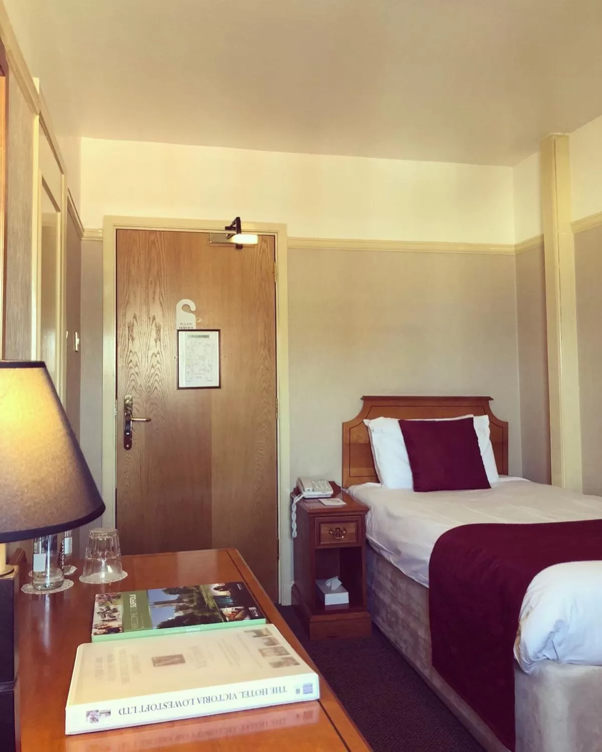 Bed in Hotel Victoria