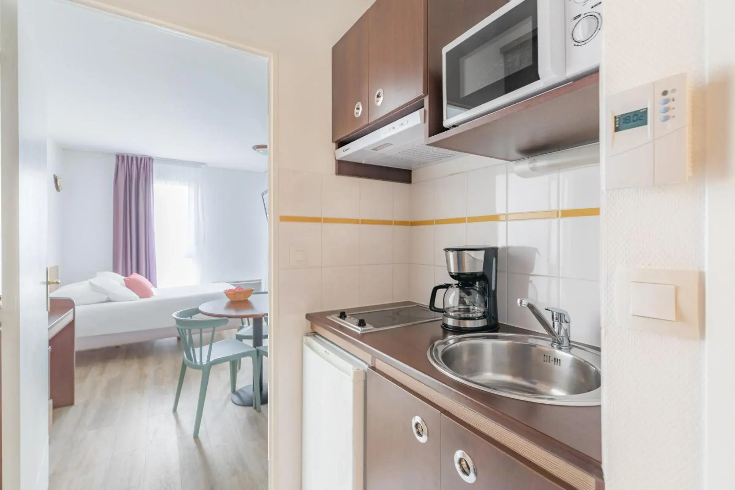 Kitchen or kitchenette, Bed in Appart'City Confort Brest Kitchen or kitchenette, Bed in Appart'City Confort Brest