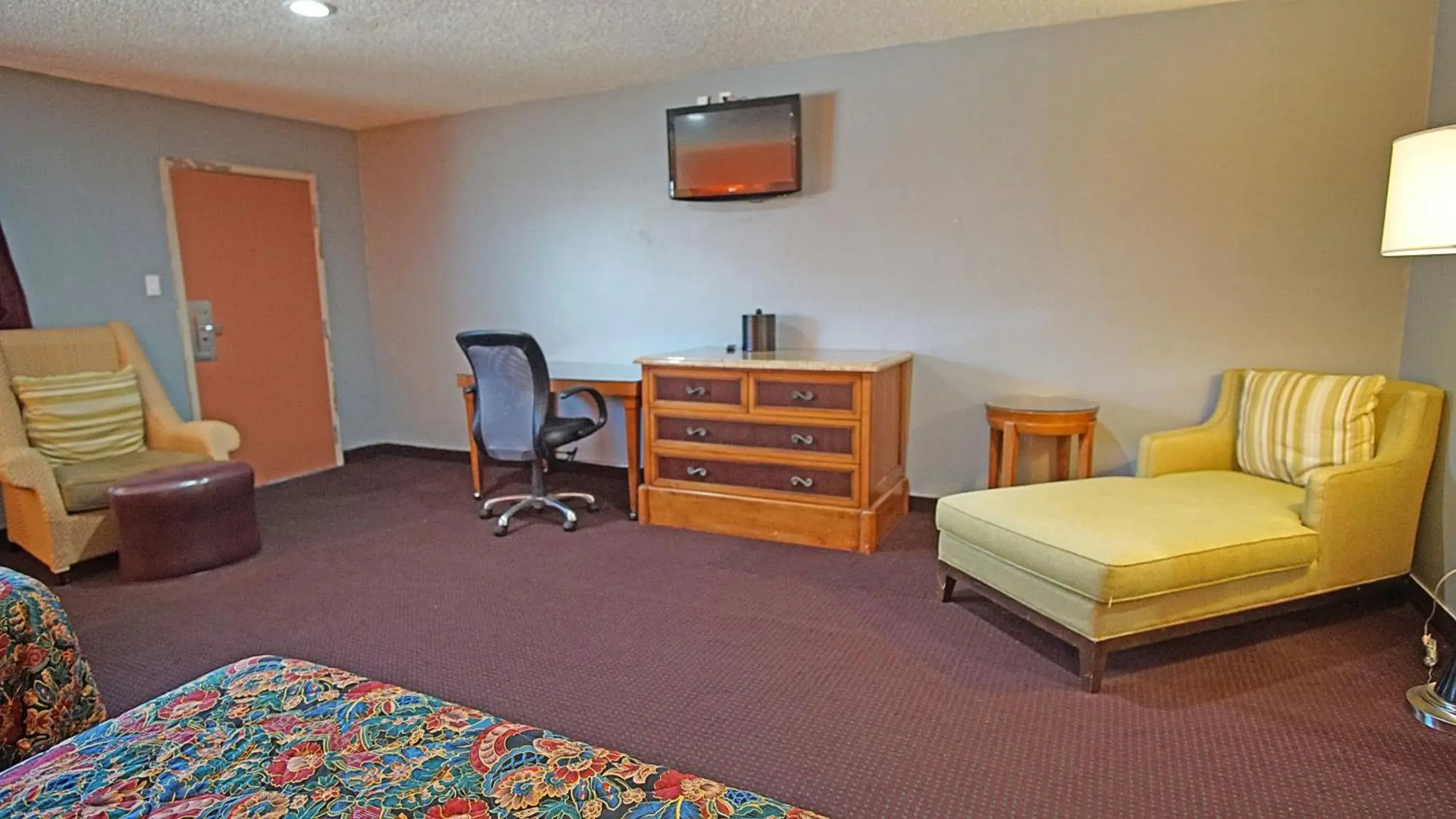 Seating Area in Los Angeles Inn & Suites - LAX