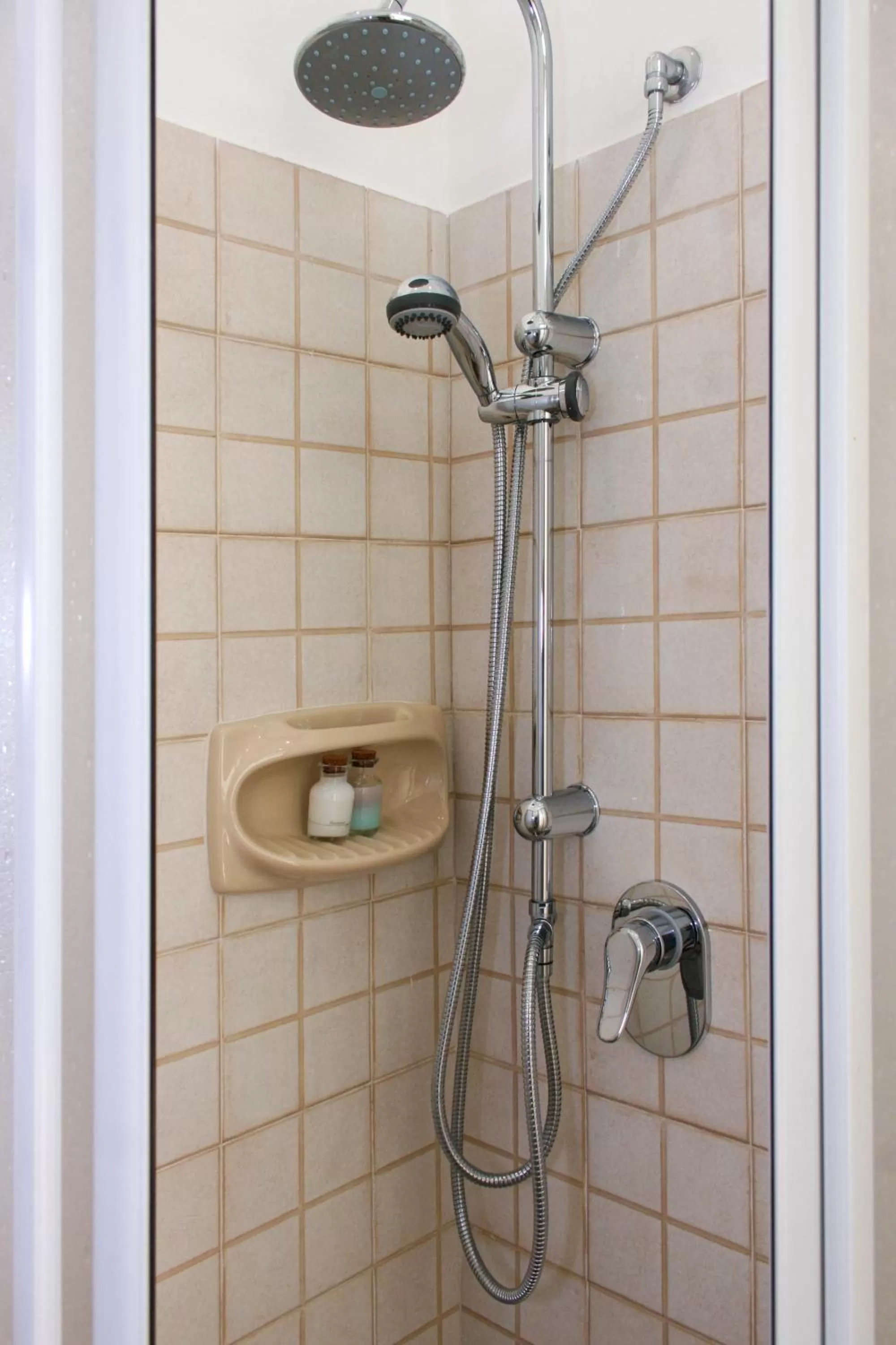 Shower in Residenza Donnafugata B&B