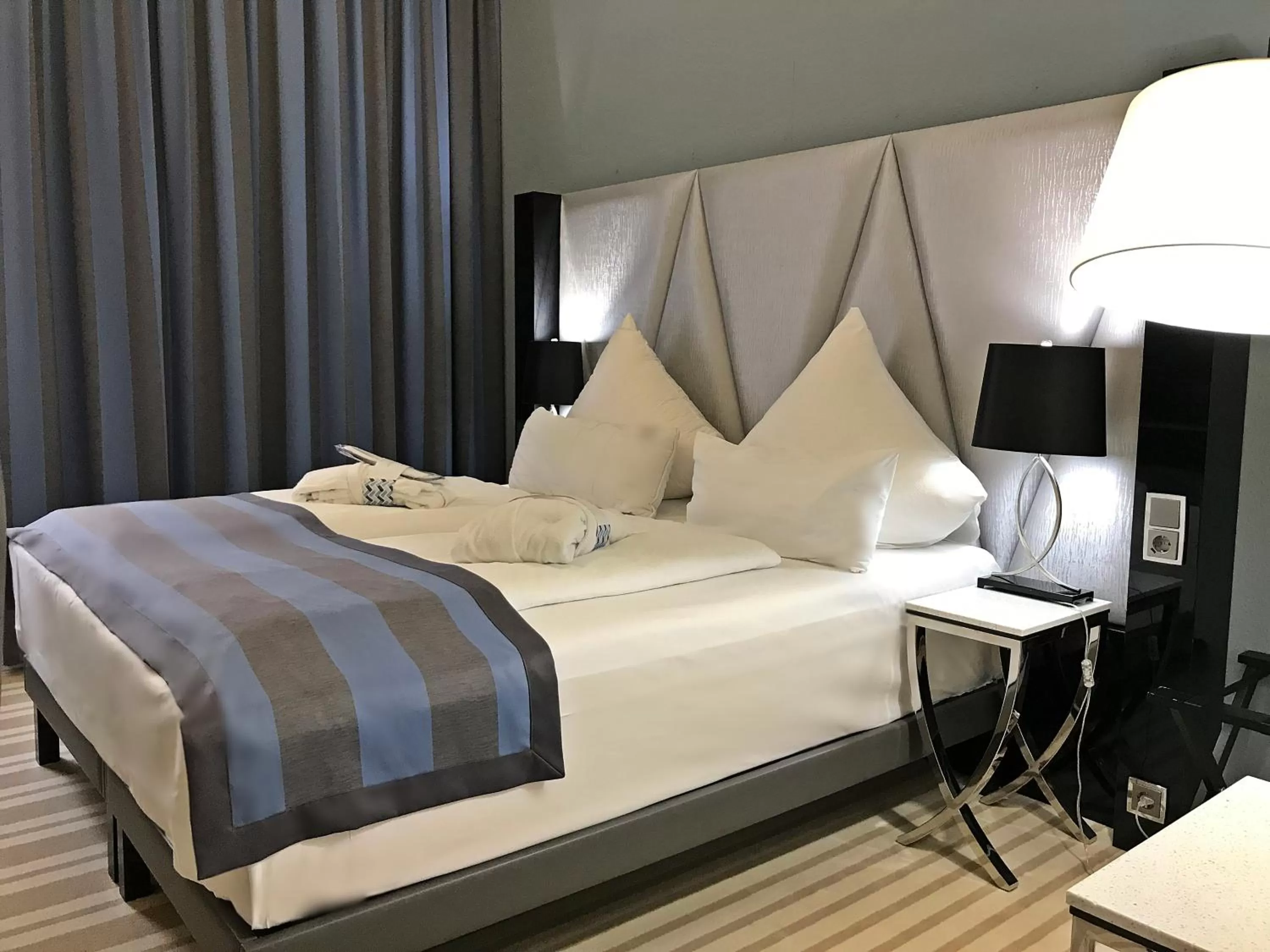 Photo of the whole room, Bed in Mercure Hotel Kaiserhof City Center