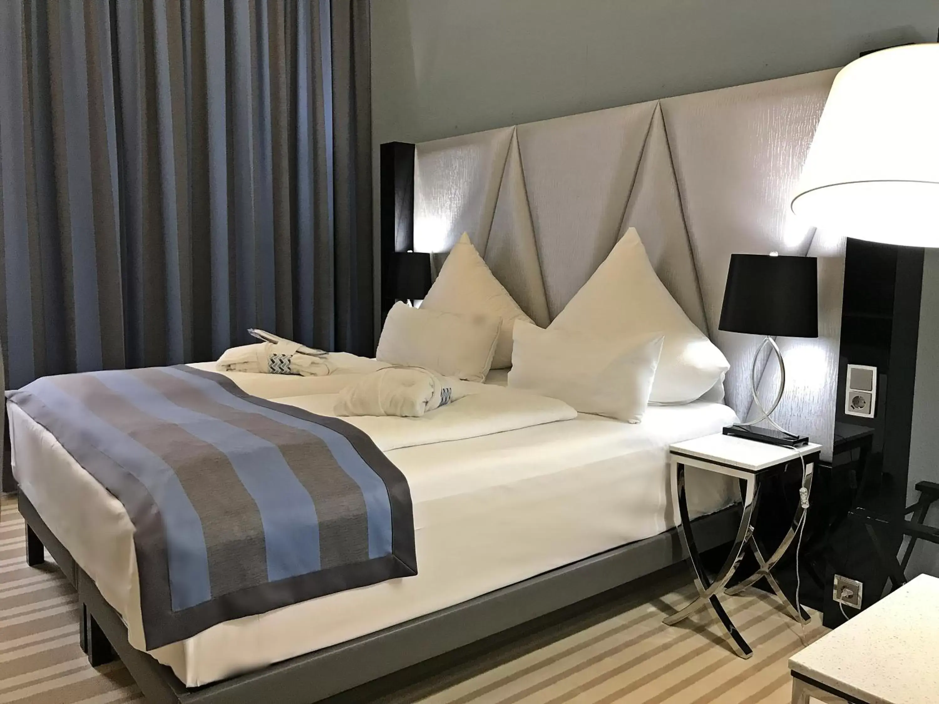 Photo of the whole room, Bed in Mercure Hotel Kaiserhof City Center Photo of the whole room, Bed in Mercure Hotel Kaiserhof City Center