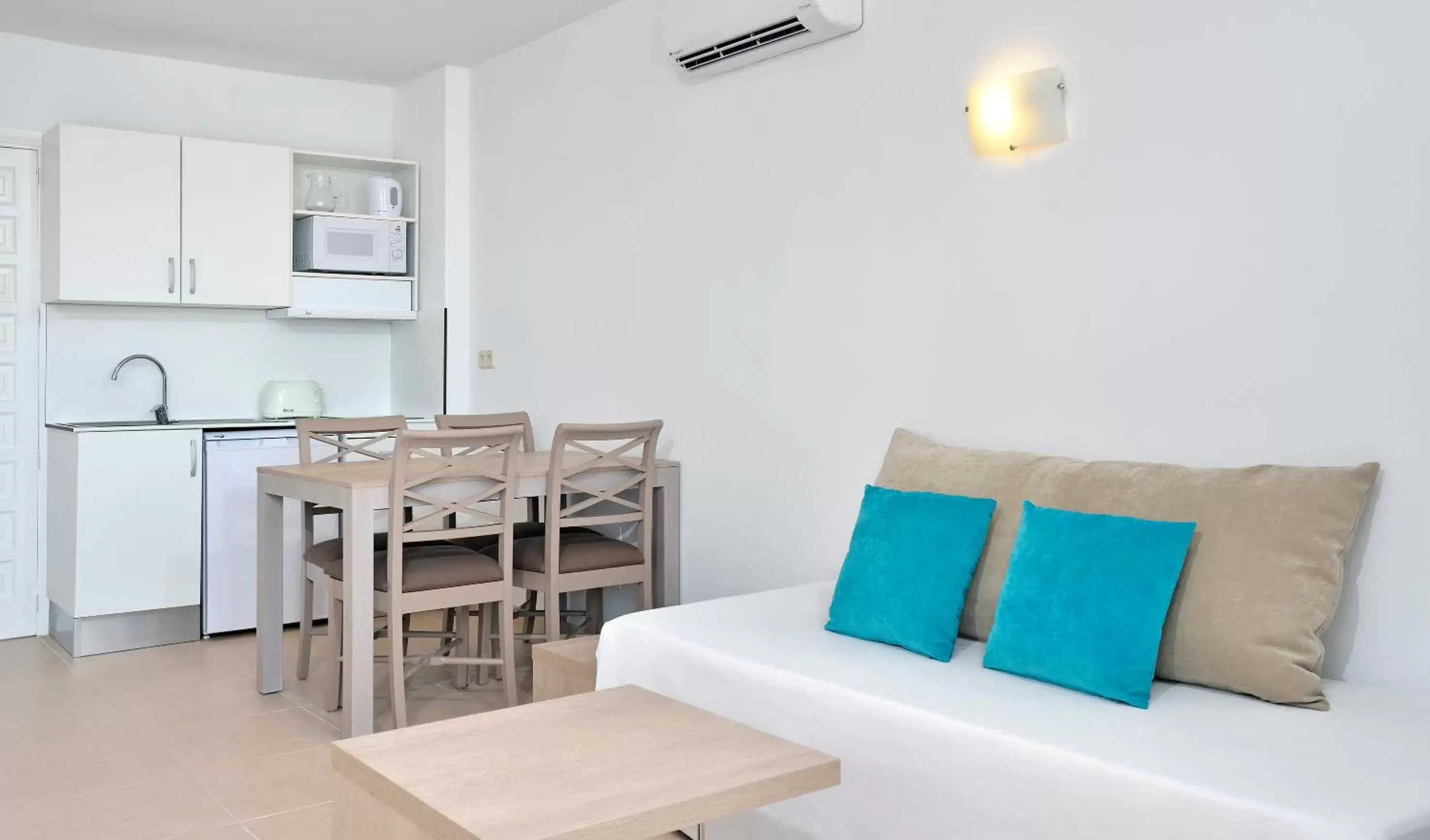 Dining area, Seating Area in Sol Cala d´Or Apartamentos