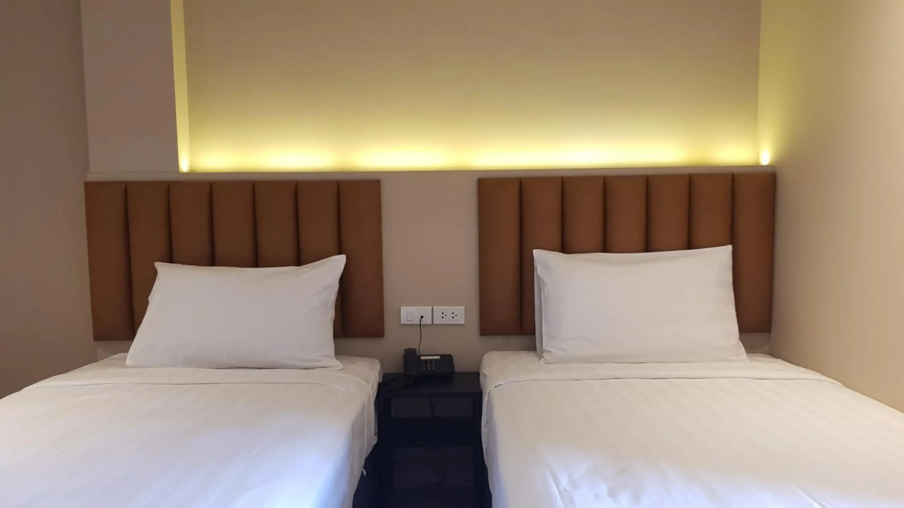 Bed in The Phoenix Hotel Bangkok - Suvarnabhumi Airport