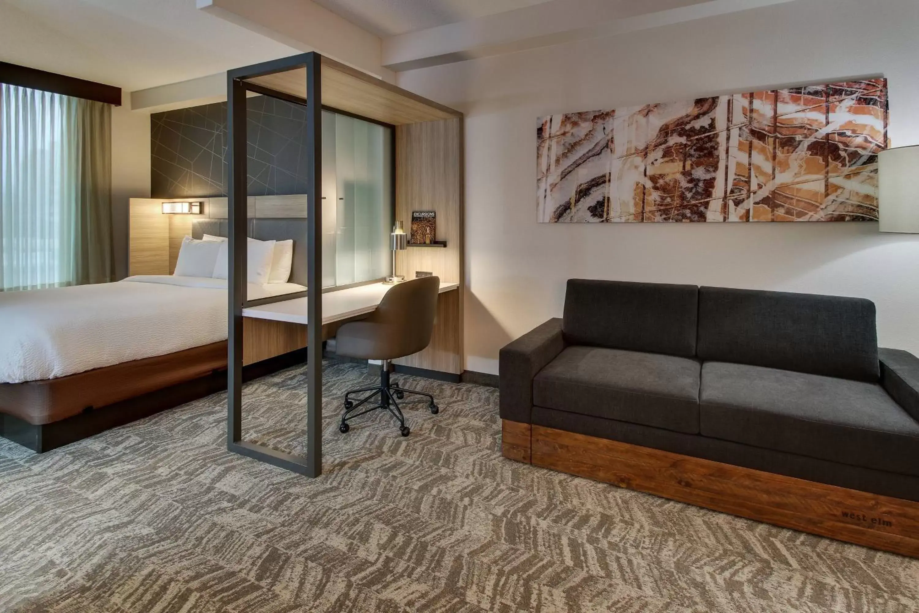 Bedroom, Seating Area in SpringHill Suites by Marriott Birmingham Downtown at UAB