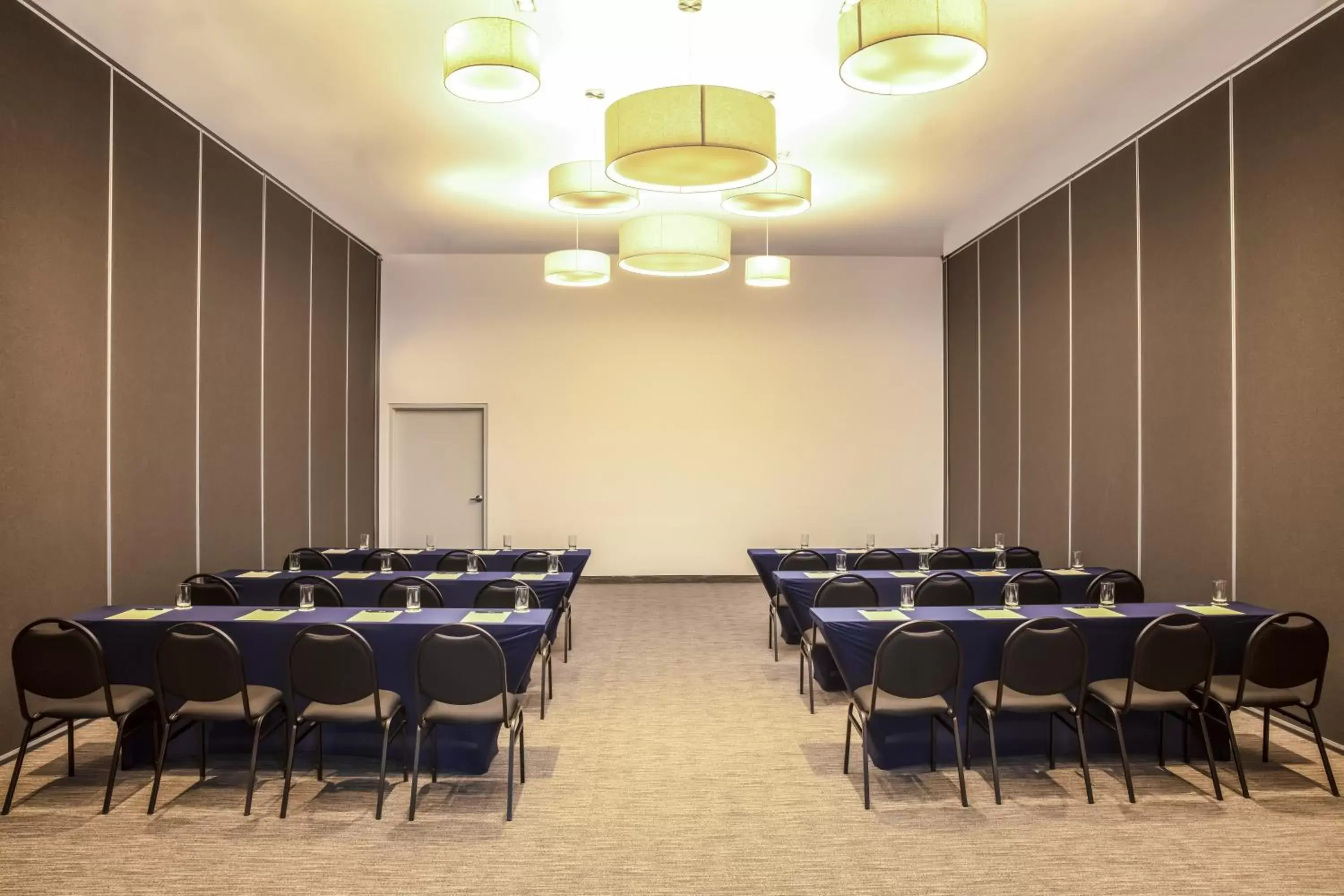 Meeting/conference room in Fiesta Inn Parque Puebla