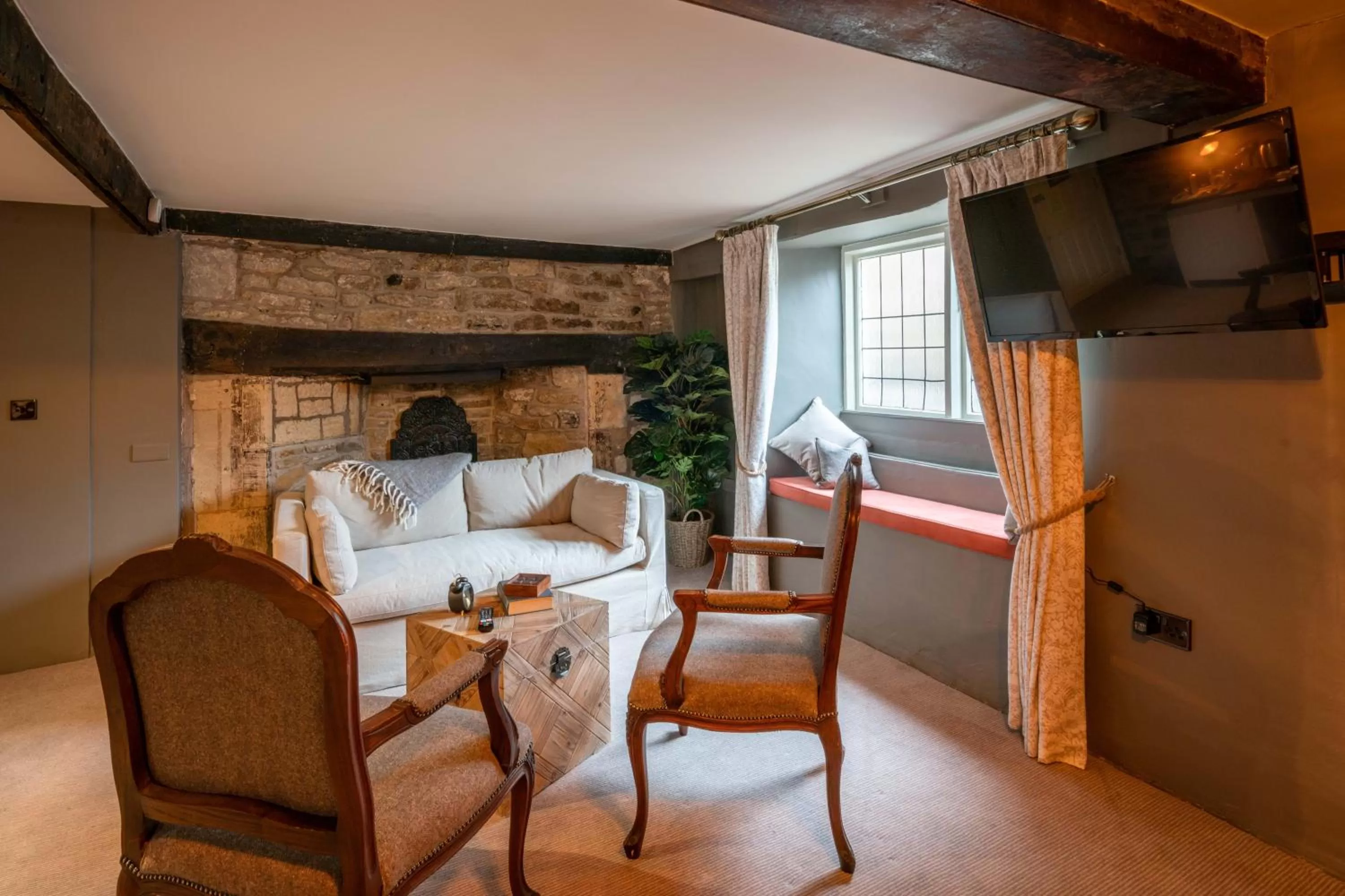 Living room in The George Inn & Plaine