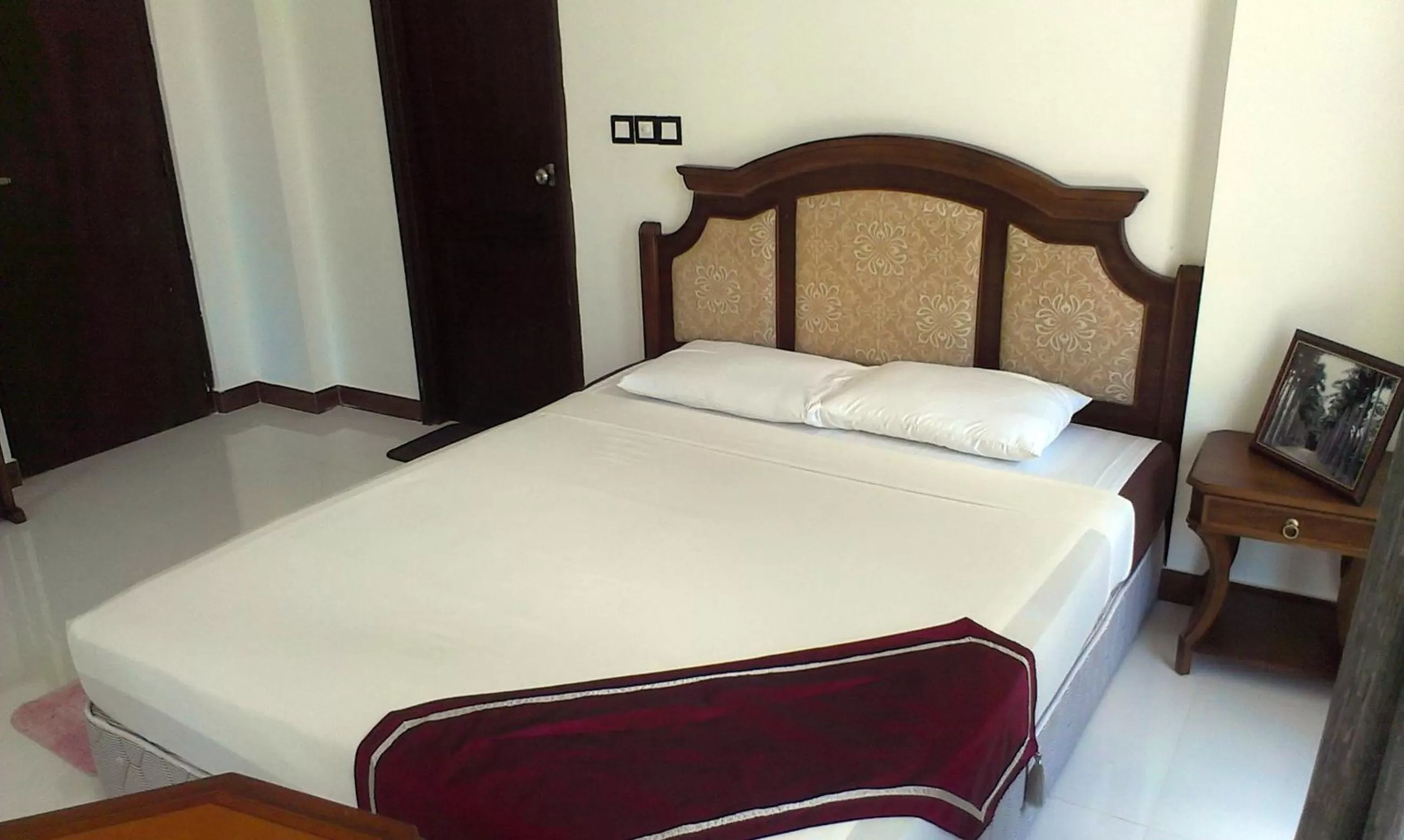 Photo of the whole room, Bed in Eagle's Residence