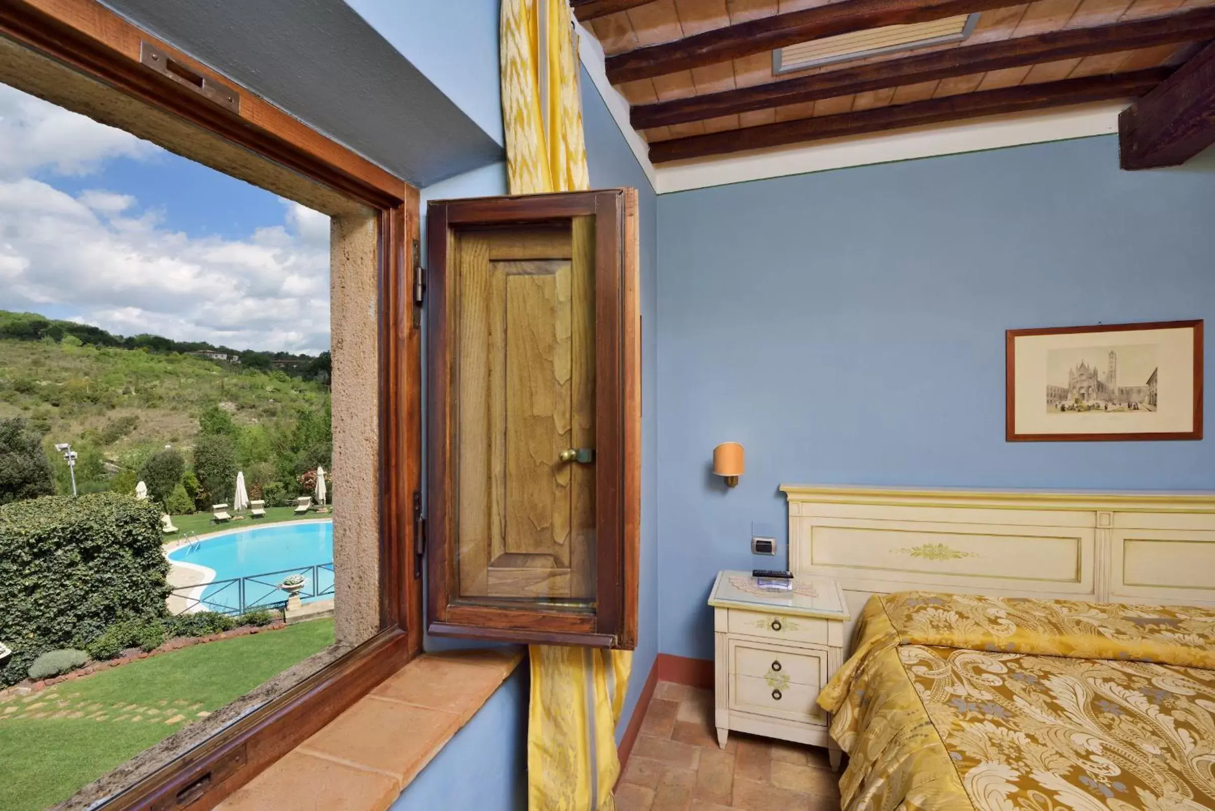 Bed, Seating Area in Relais Osteria Dell'Orcia