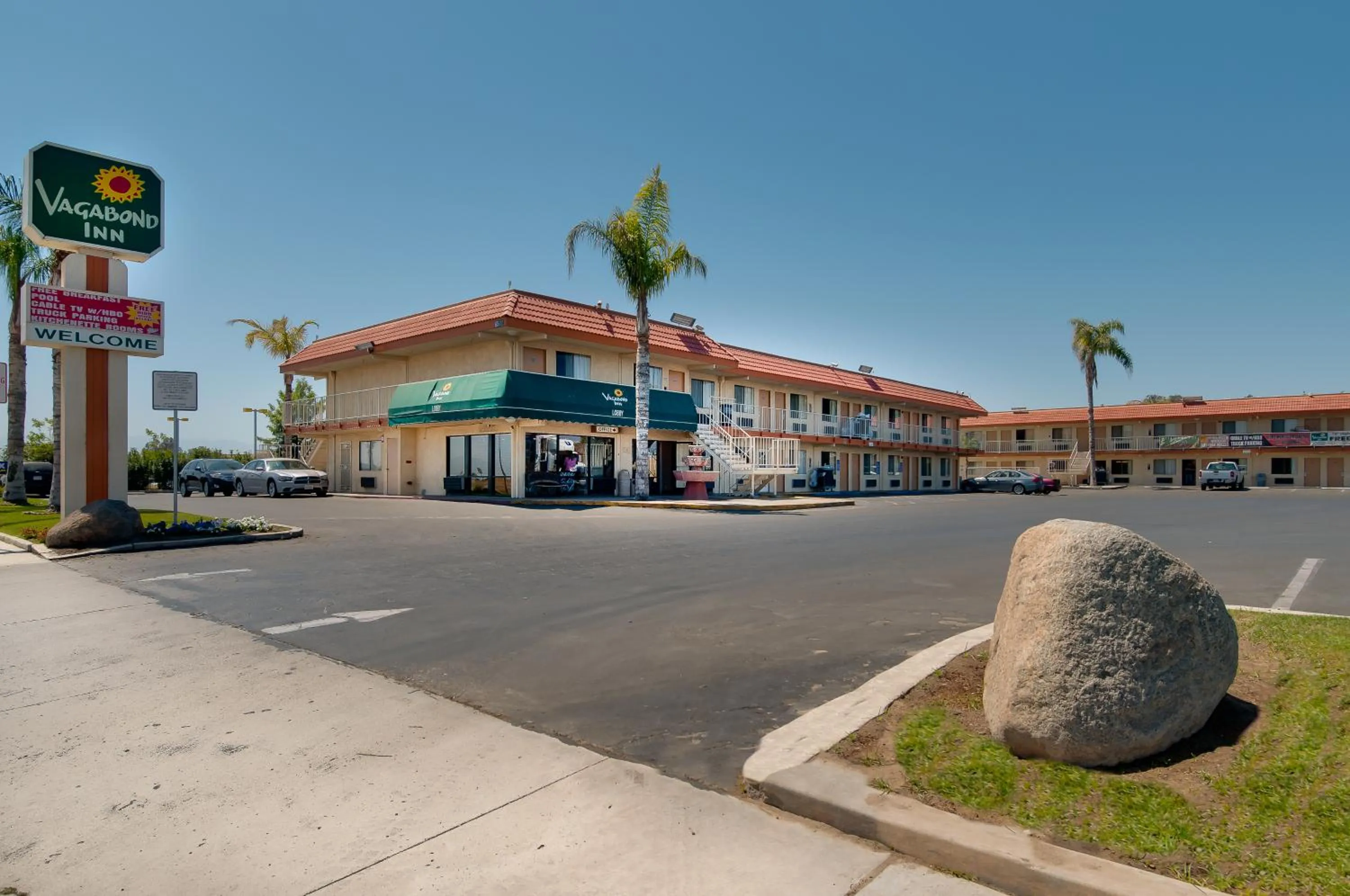 Property building in Vagabond Inn Bakersfield South