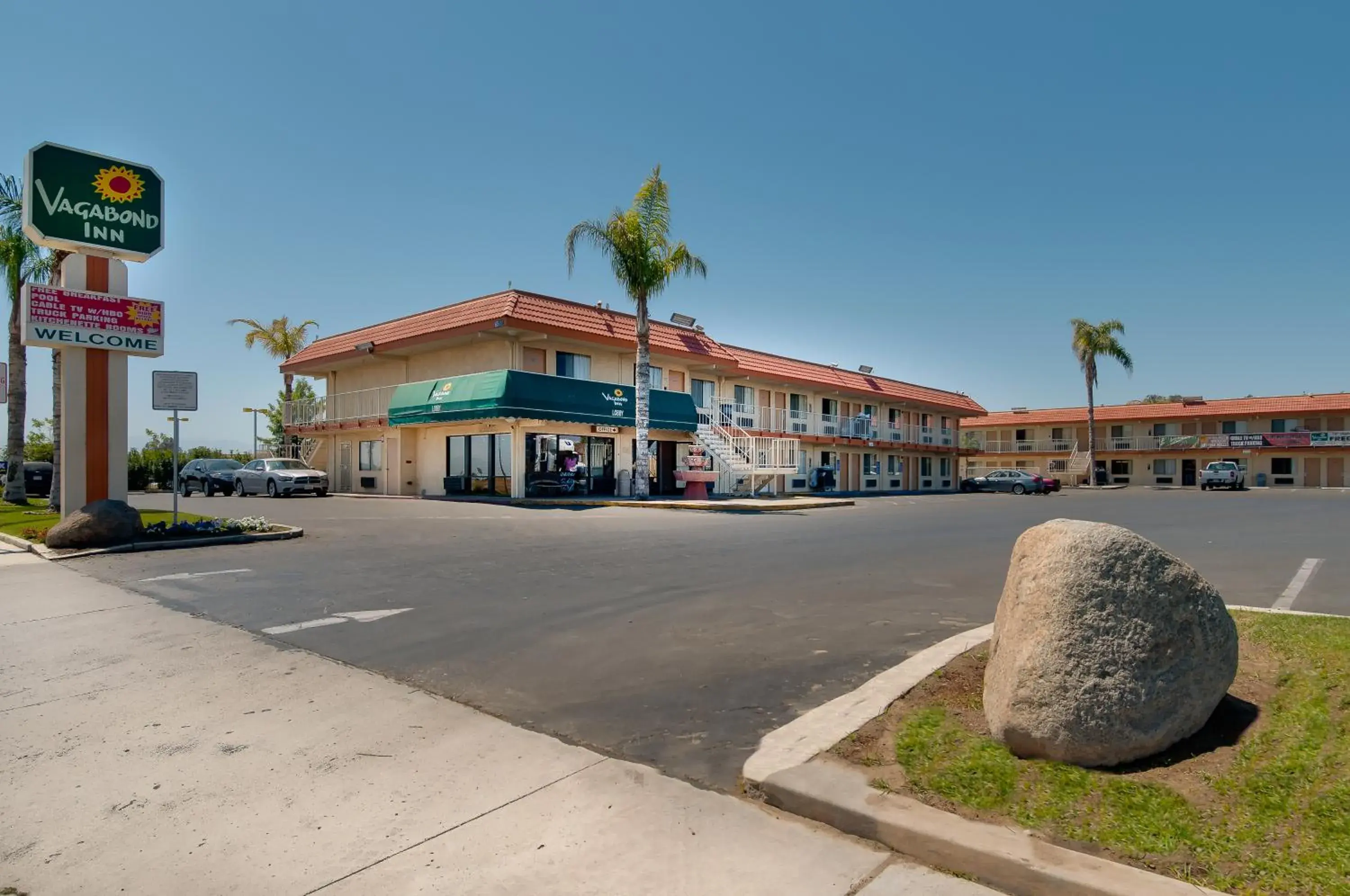 Property Building in Vagabond Inn Bakersfield South