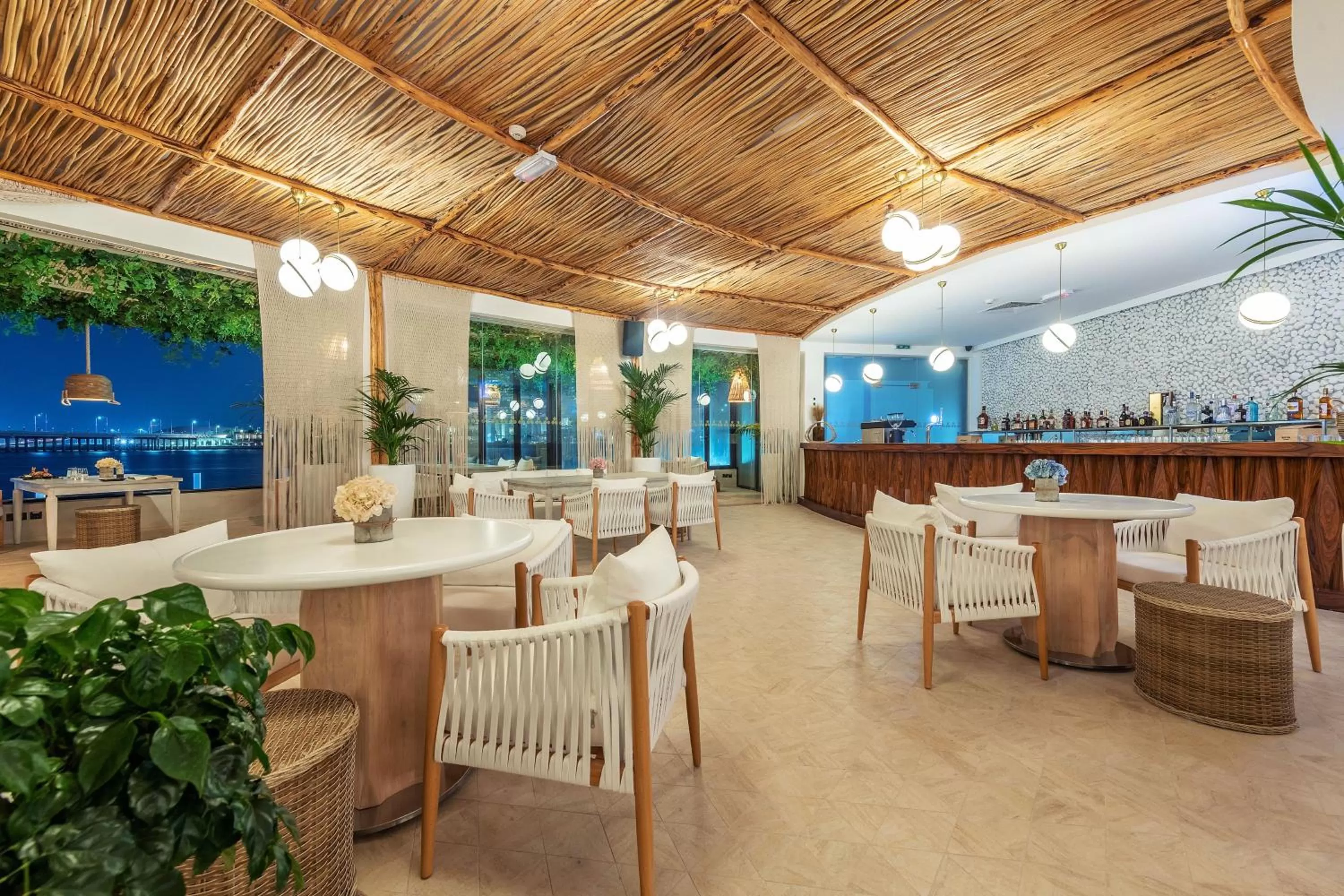 Restaurant/places to eat in Le Meridien Abu Dhabi Resort