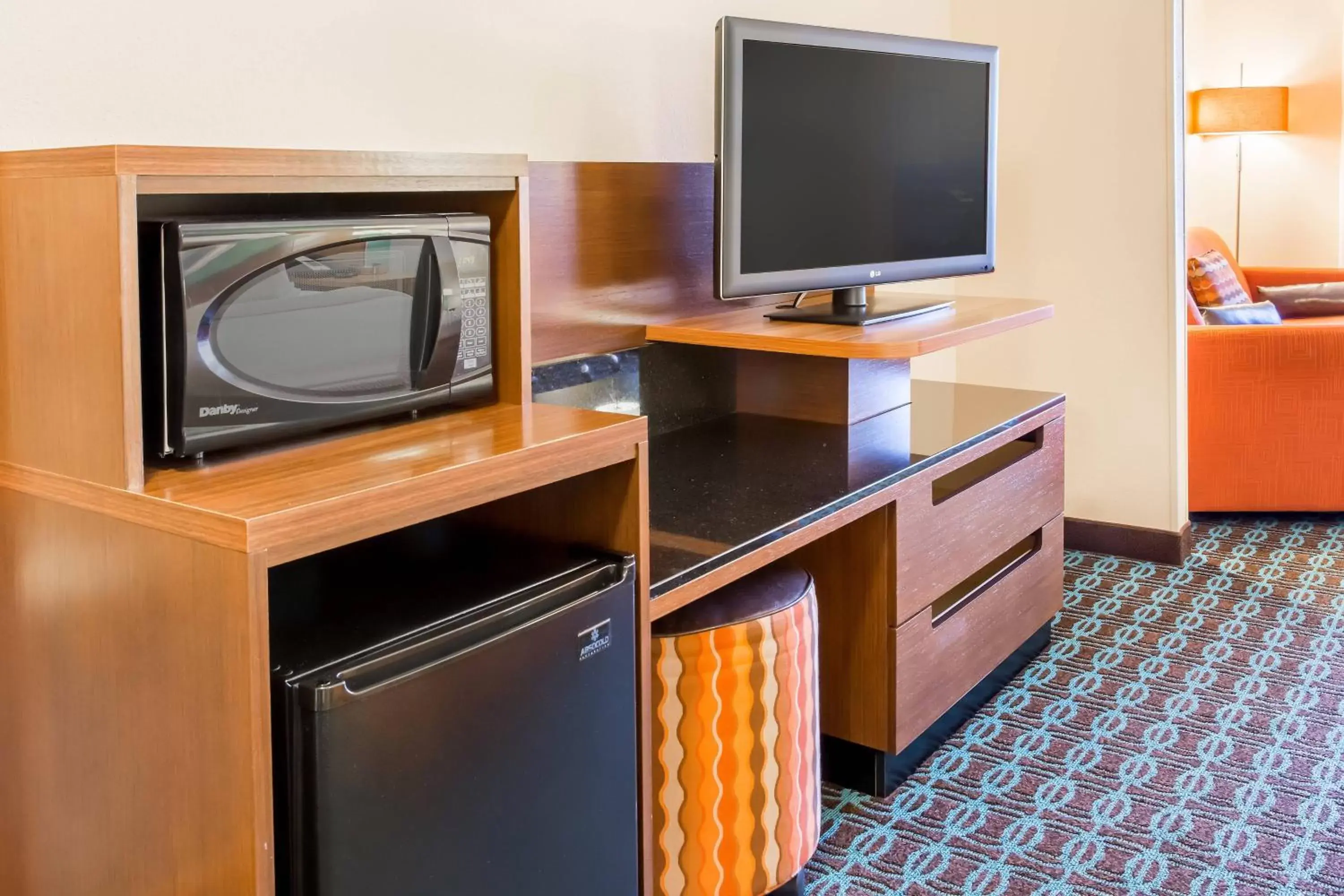 Bedroom, TV/Entertainment Center in Fairfield Inn & Suites Sioux Falls