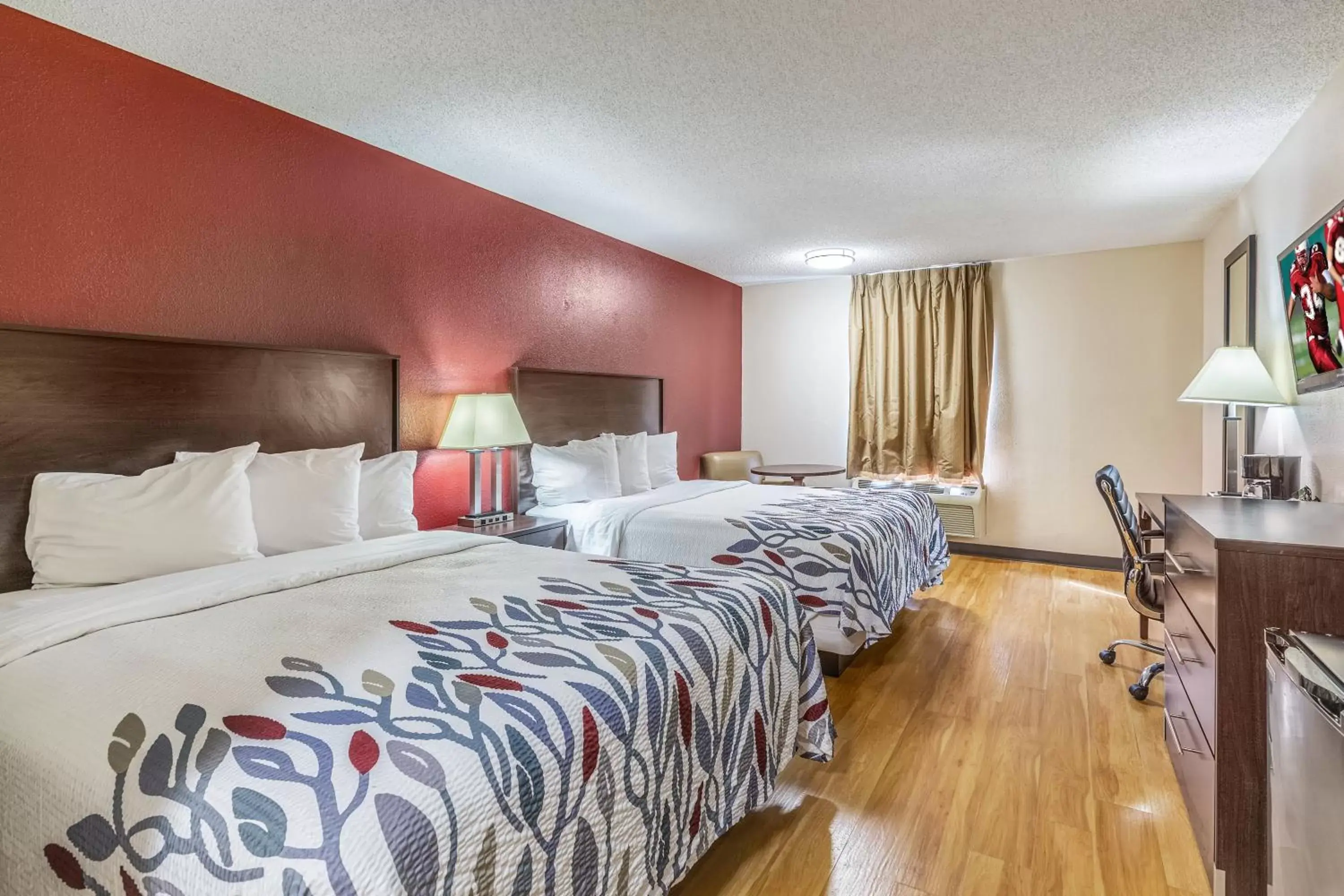 Photo of the whole room, Bed in Red Roof Inn Hardeeville