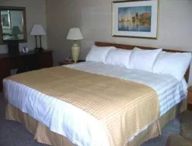 Bed in Ramada by Wyndham Watertown Thousand Bed in Ramada by Wyndham Watertown Thousand