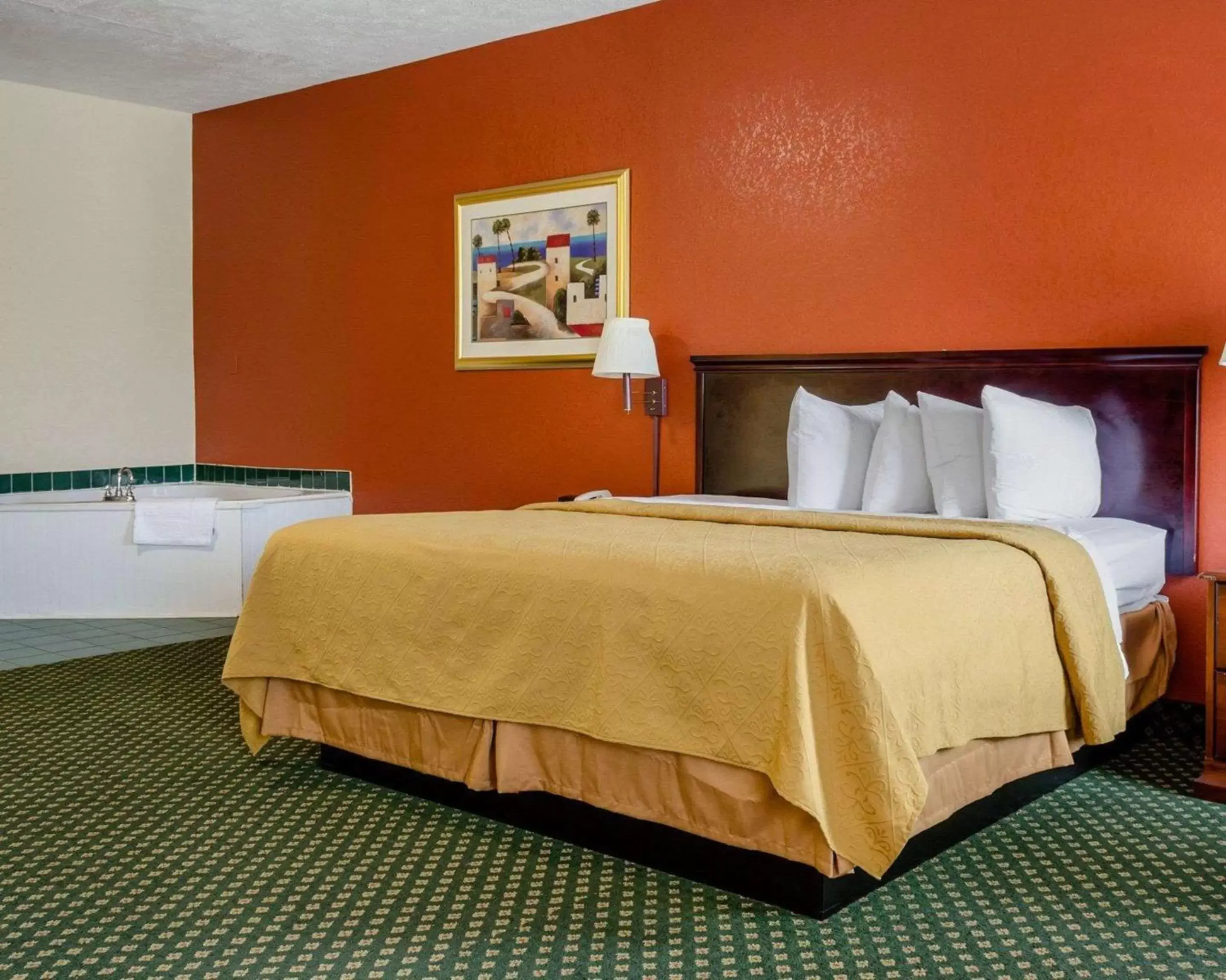 Photo of the whole room, Bed in Econo Lodge Inn & Suites Philadelphia