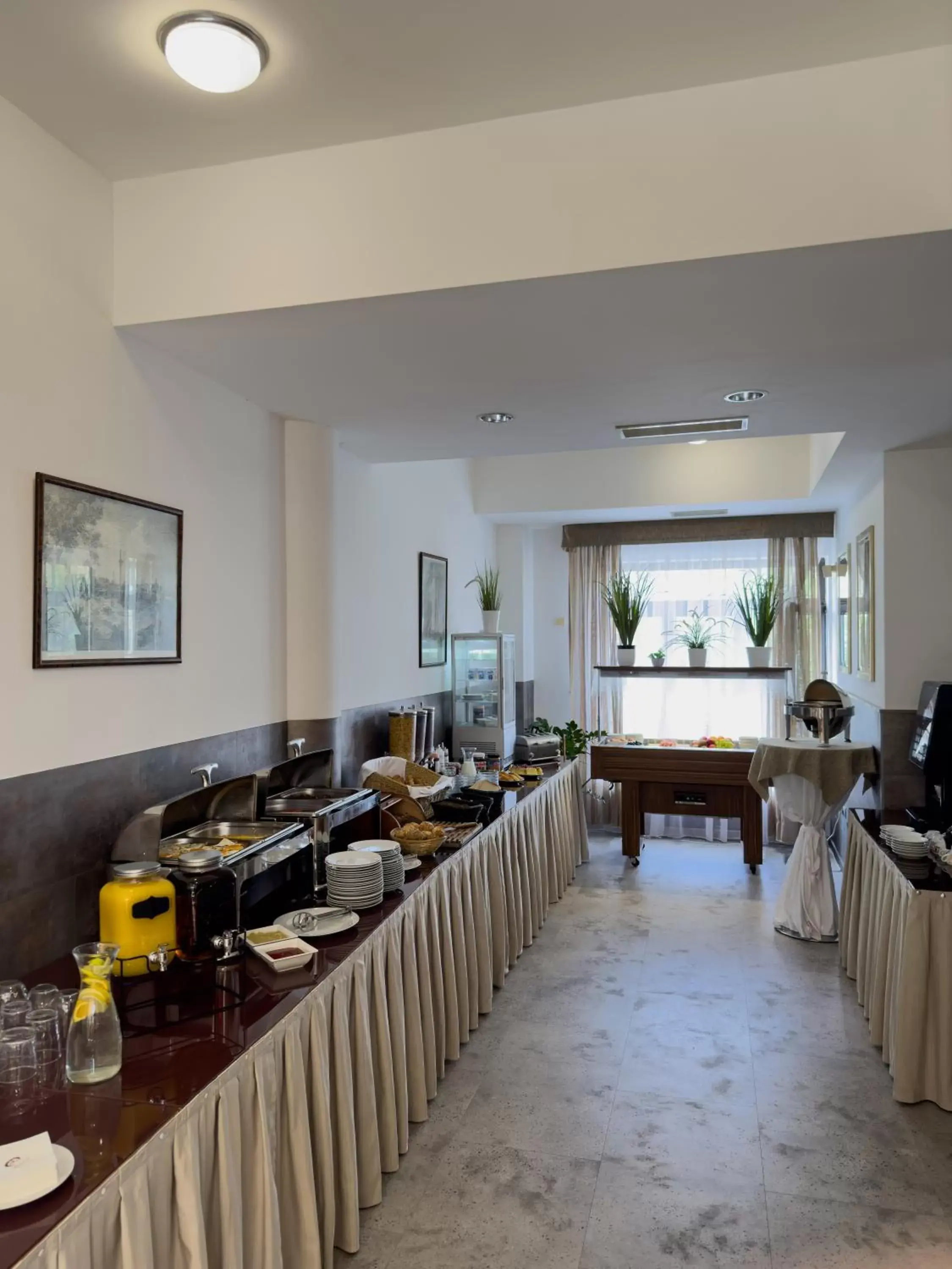Breakfast, Restaurant/Places to Eat in Hotel Theresia