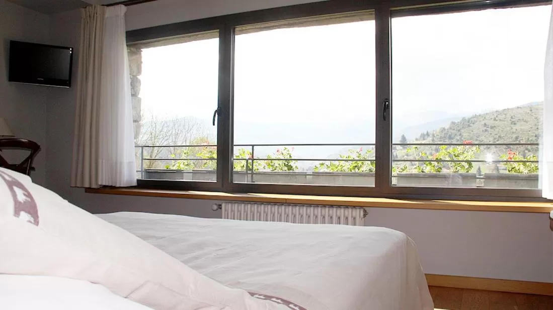 Bedroom, Bed in Hotelet Del Bac