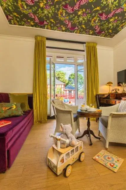 Living room in Hôtel Le Saint Christophe