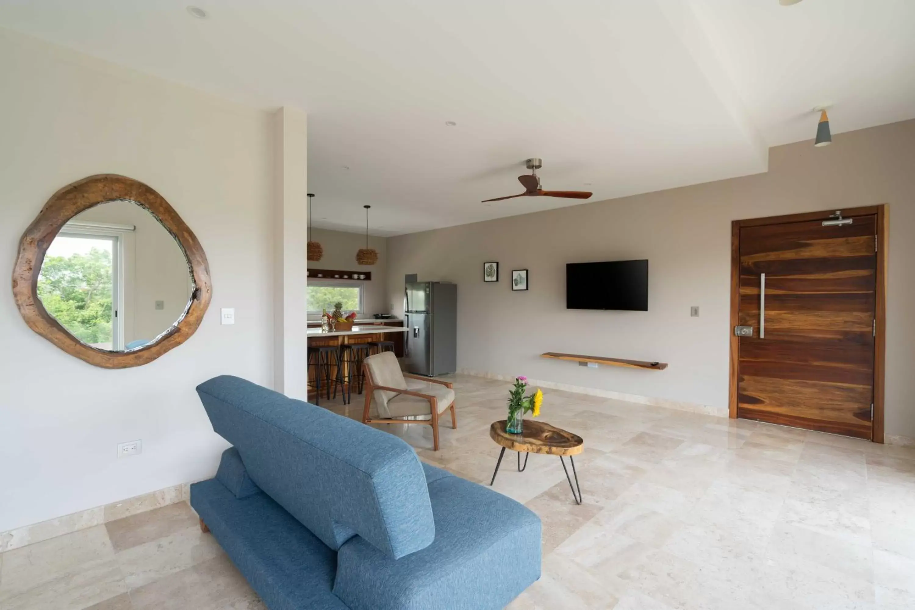 Kitchen or kitchenette, Seating Area in Valhalla Residences by Biwa