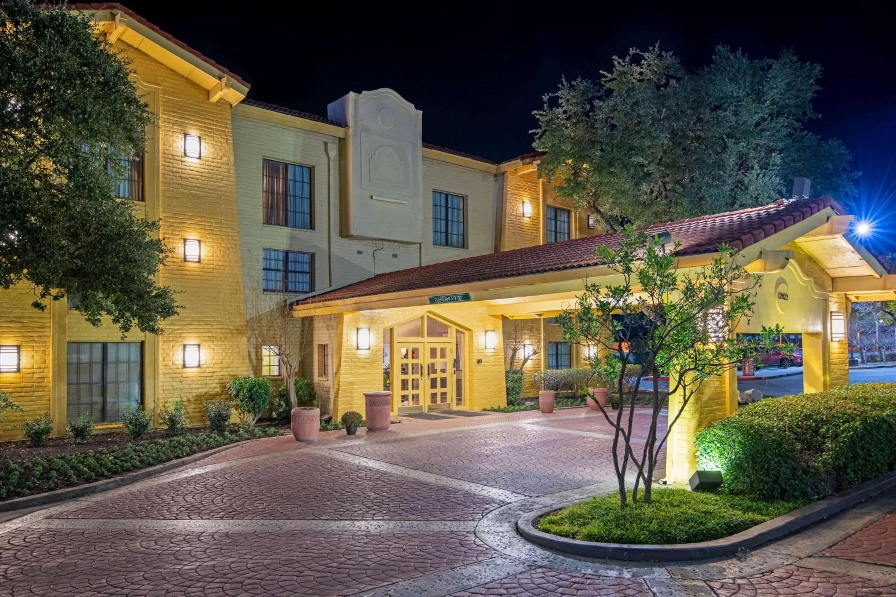 Property Building in La Quinta Inn by Wyndham San Antonio I-35 N at Toepperwein