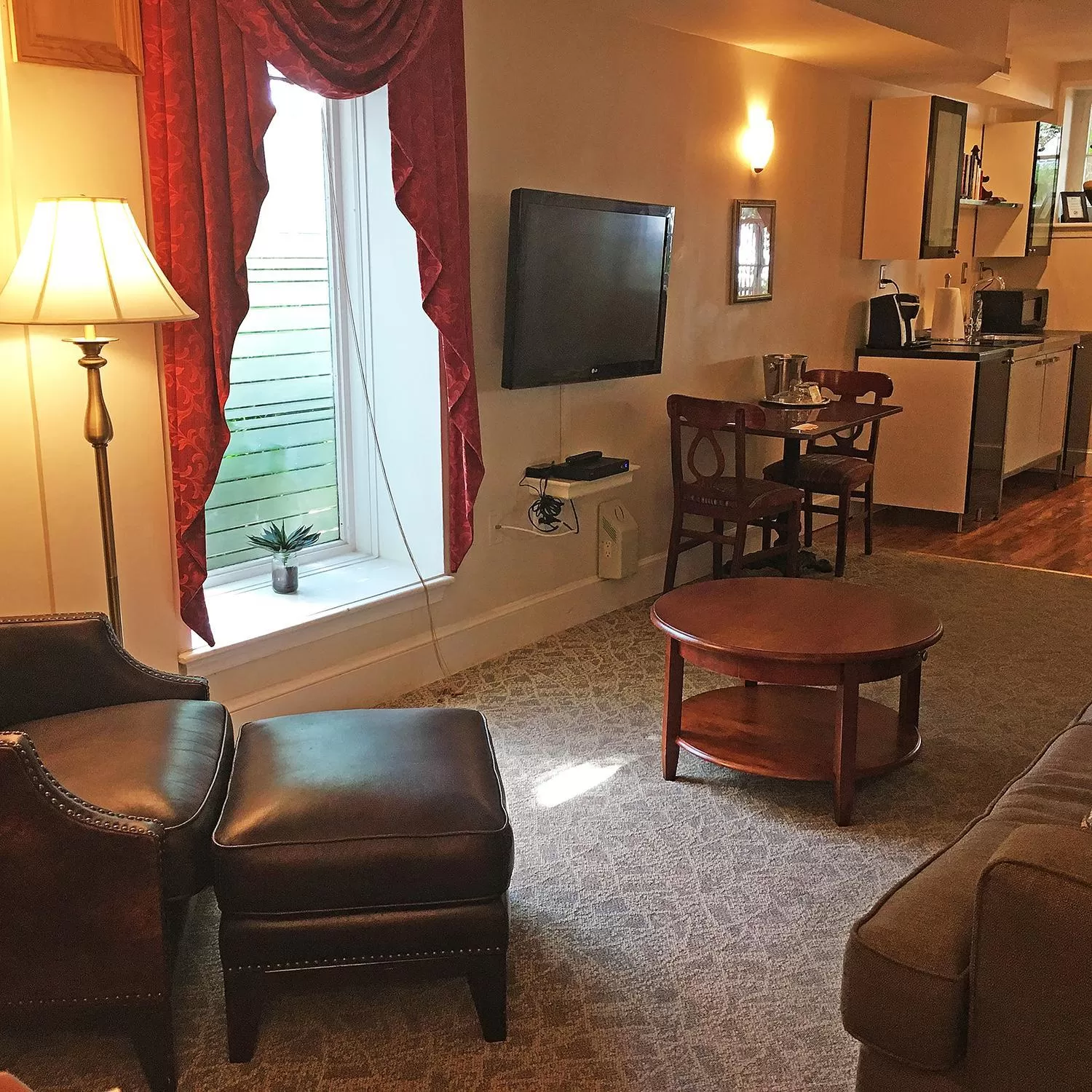 TV and multimedia in Morris House Hotel