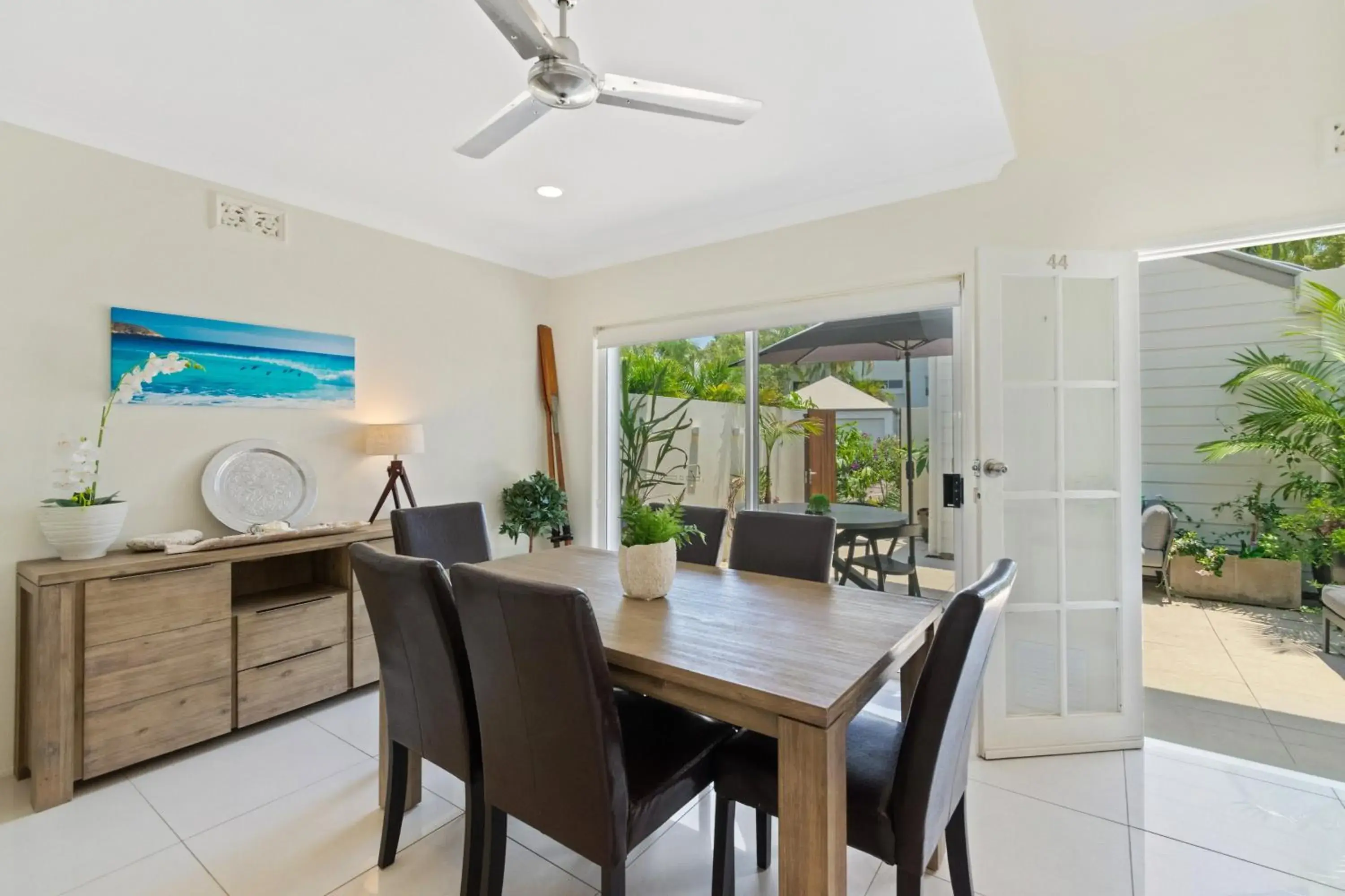 Dining Area in Noosa Entrance Waterfront Resort