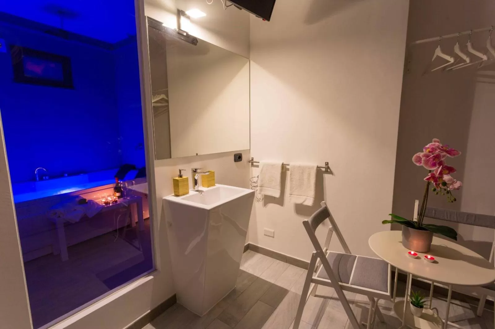 Toilet in ETNEA 208 LUXURY JACUZZI SUITE Catania