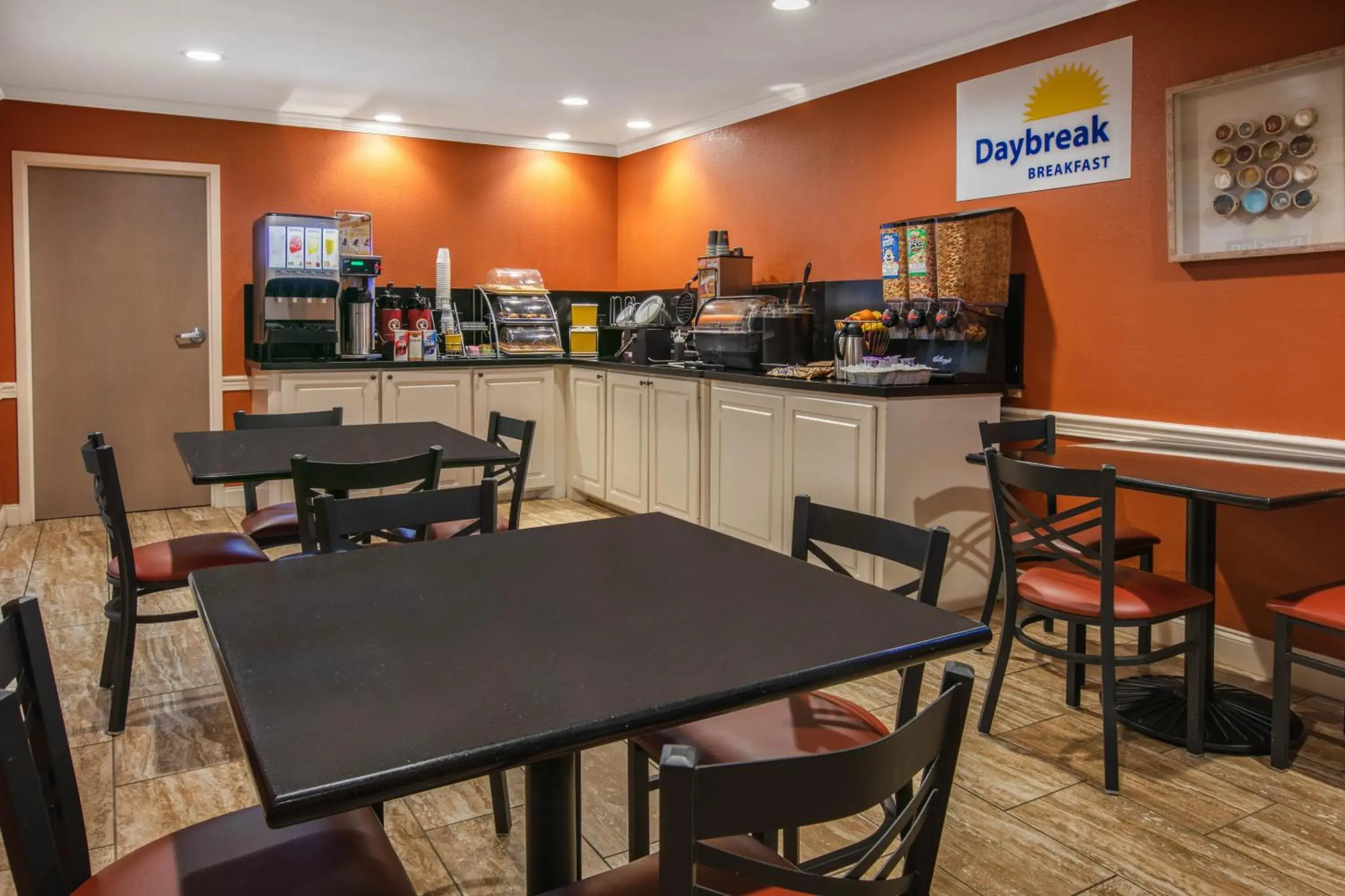 Restaurant/Places to Eat in Days Inn & Suites by Wyndham Florence/Jackson Area
