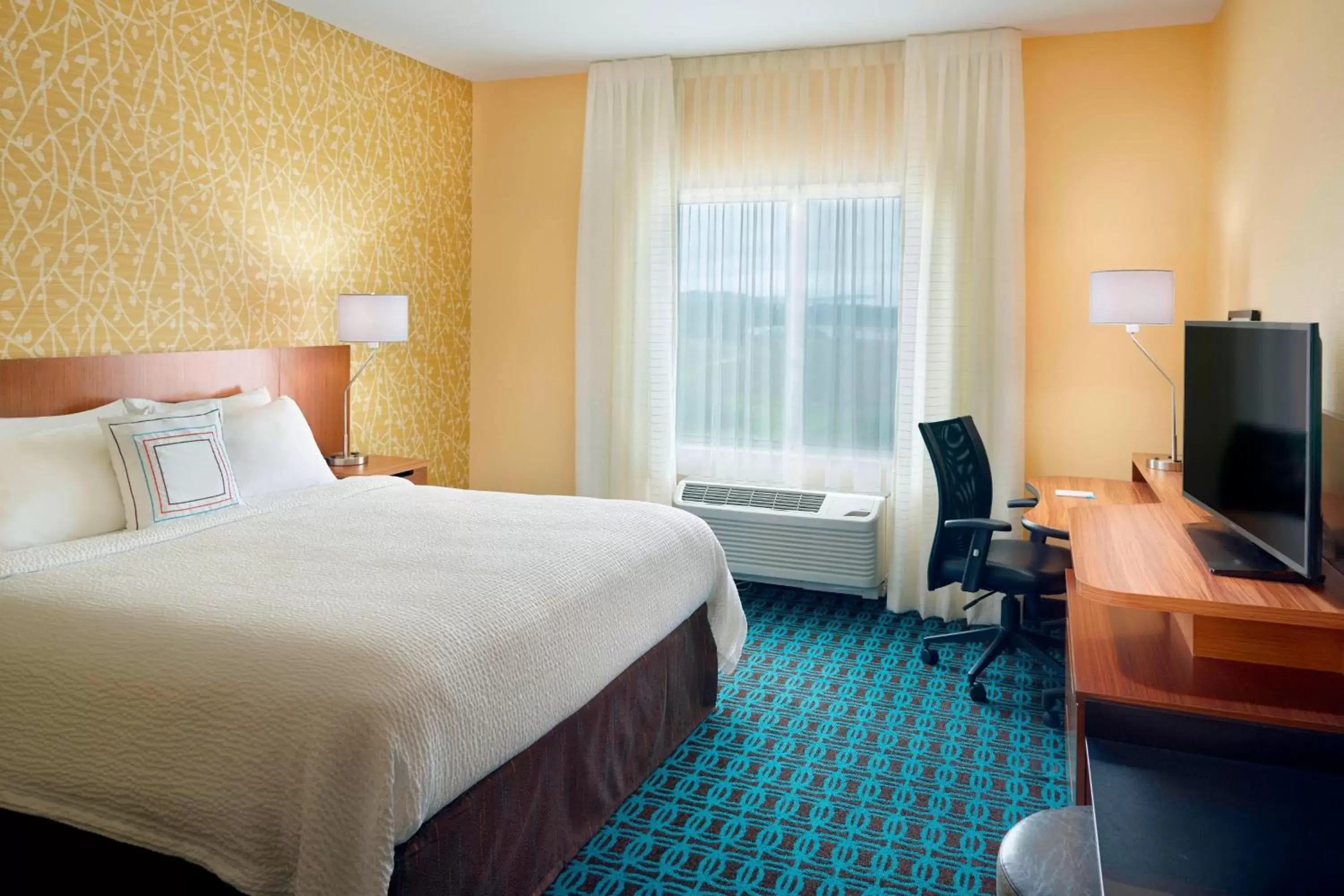 Photo of the whole room, Bed in Fairfield Inn & Suites by Marriott Hendersonville Flat Rock