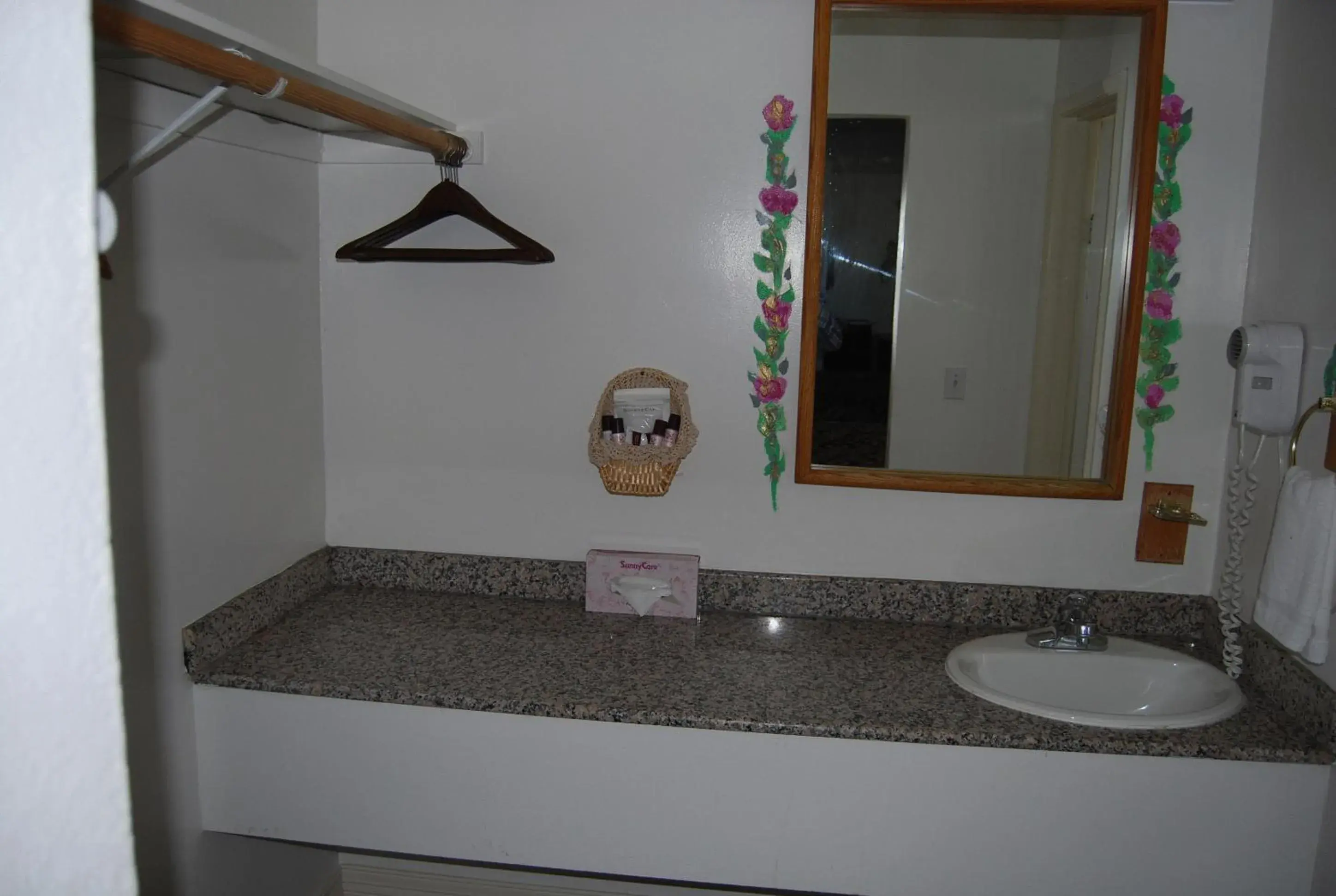 Bathroom in Stanford Motor Inn Bathroom in Stanford Motor Inn