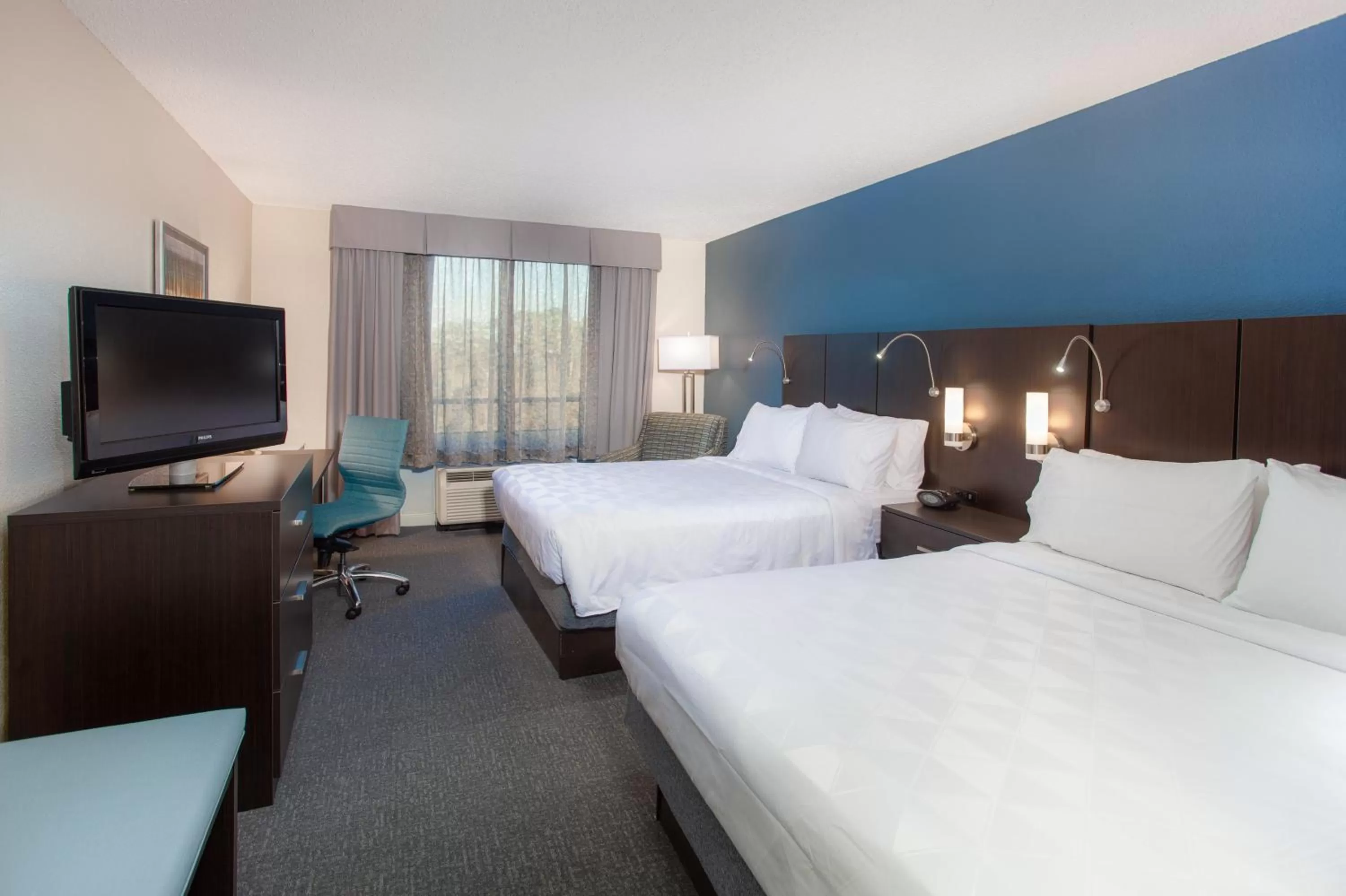 Photo of the whole room, Bed in Holiday Inn Hotel & Suites Tallahassee Conference Center North by IHG