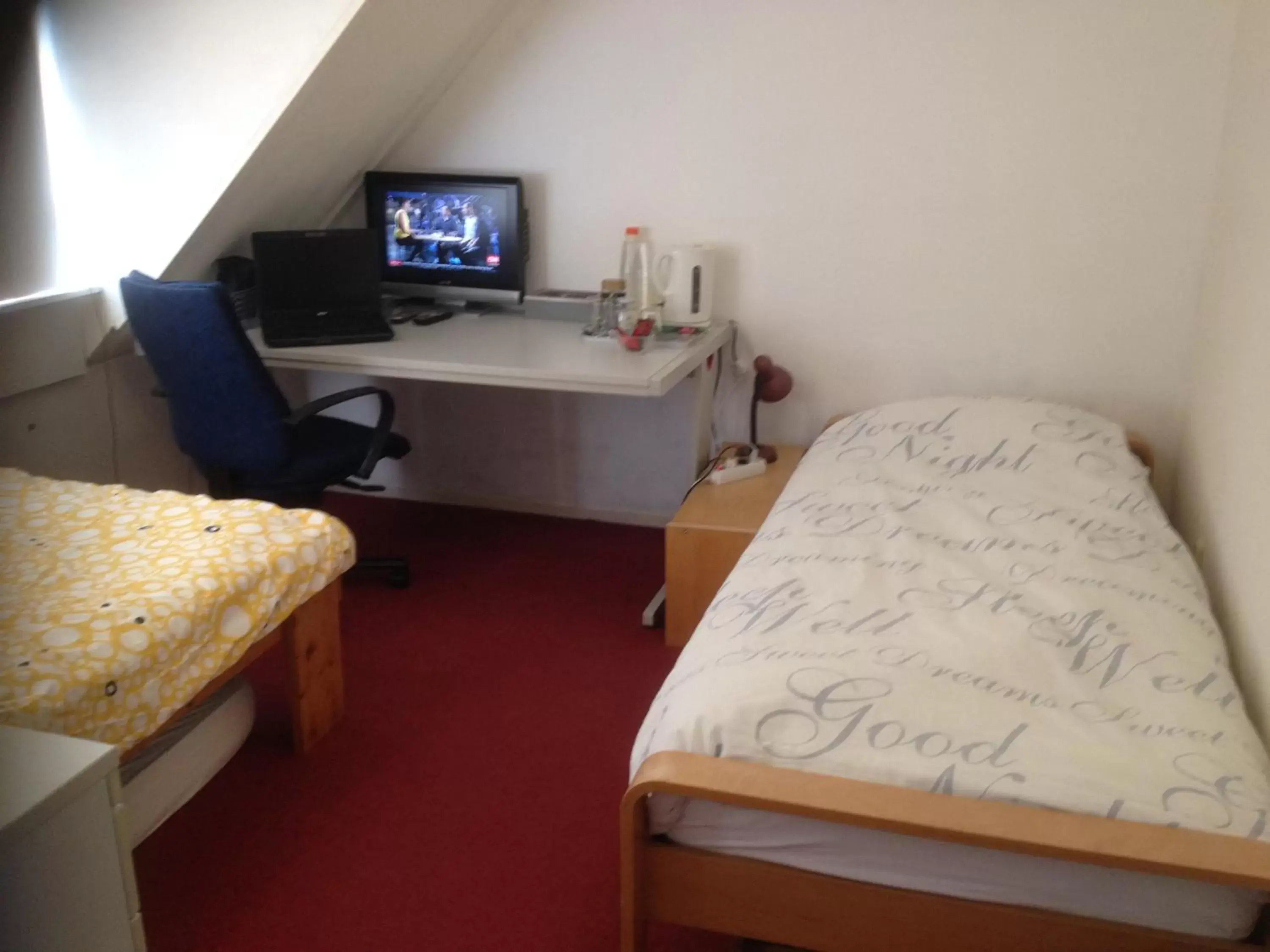 Photo of the whole room, Bed in Wim's Place Schiphol Amsterdam Airport