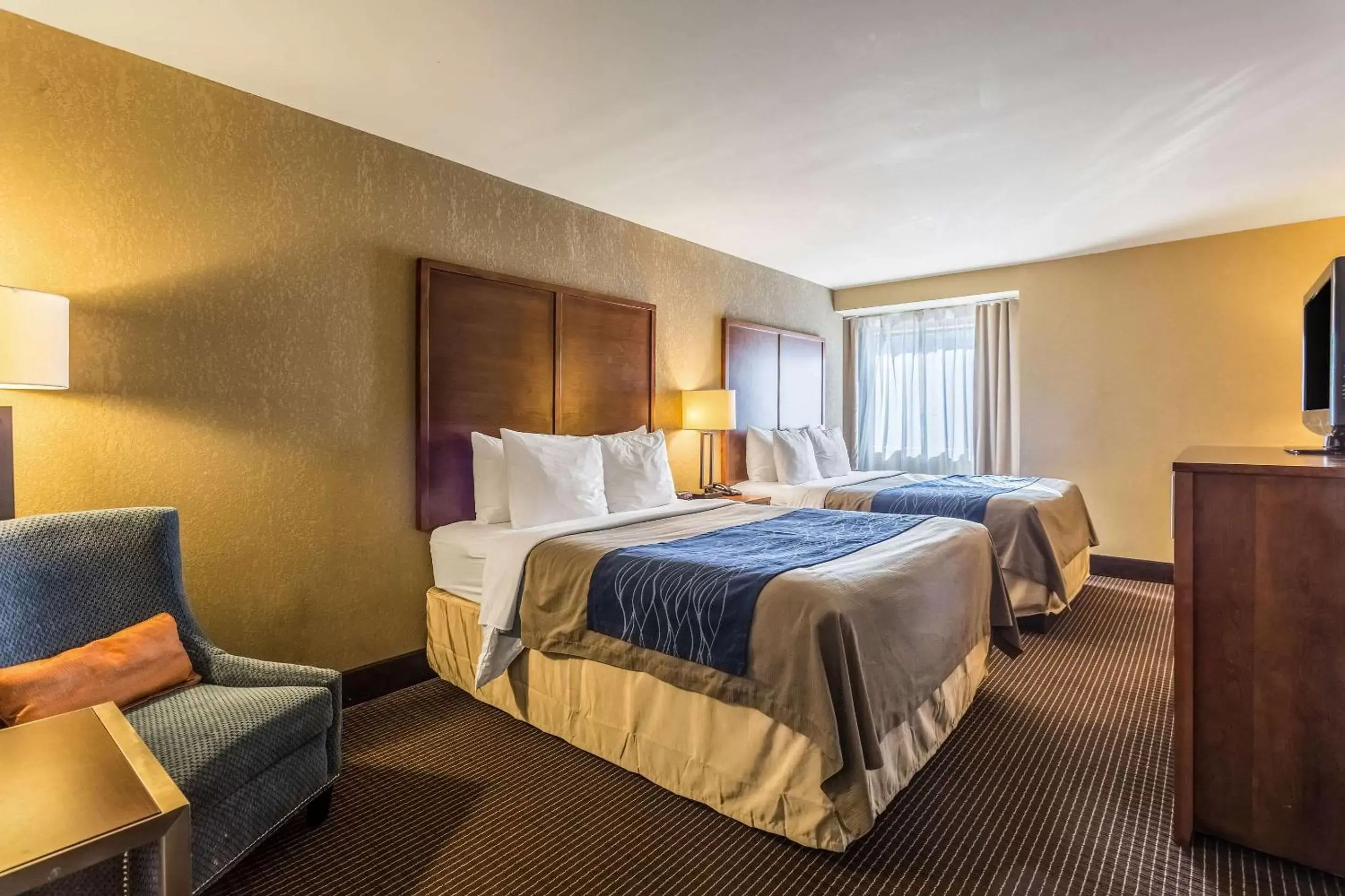 Photo of the whole room, Bed in Comfort Inn Tupelo