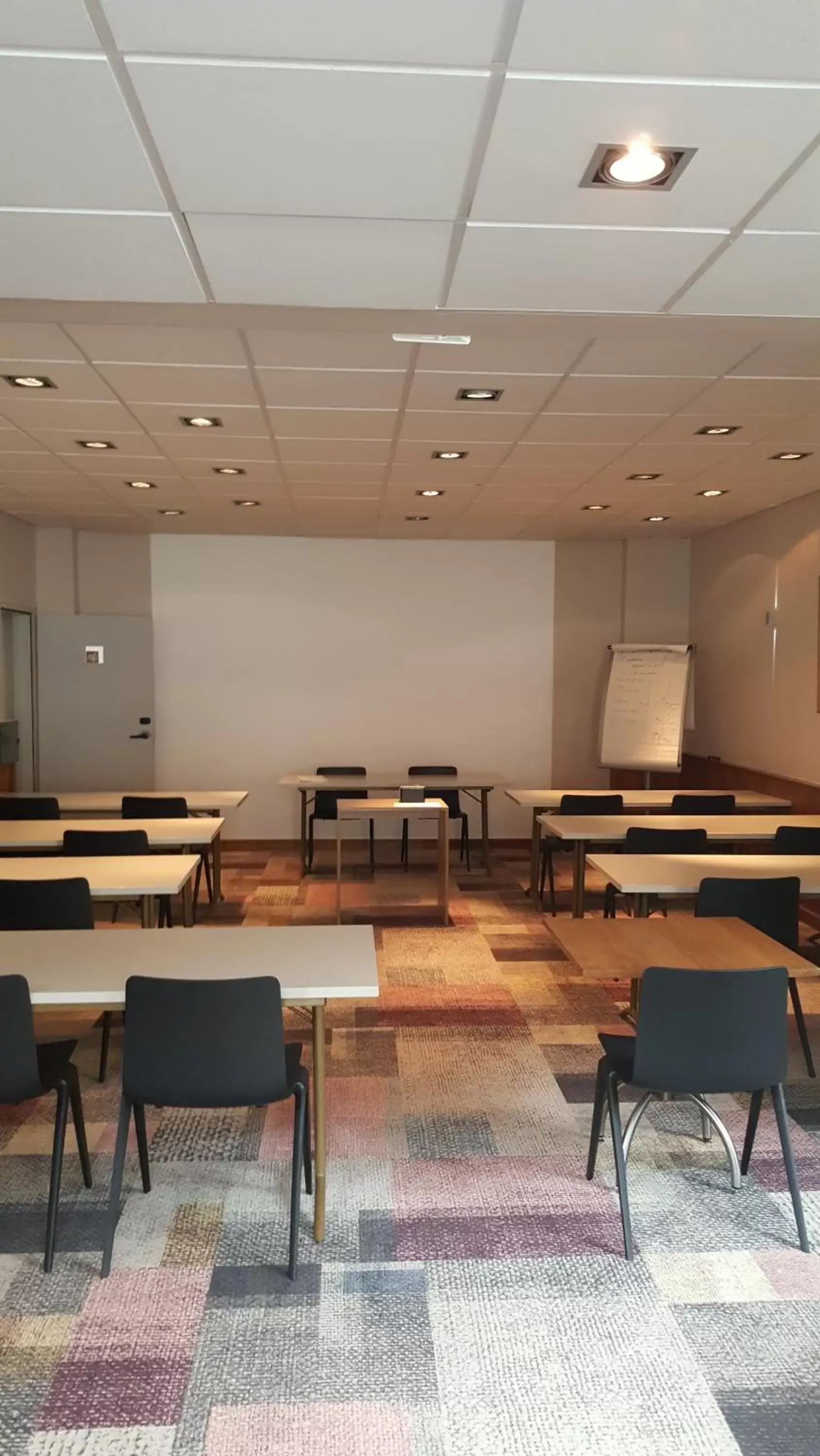 Meeting/conference room in ibis Saint-Omer Centre