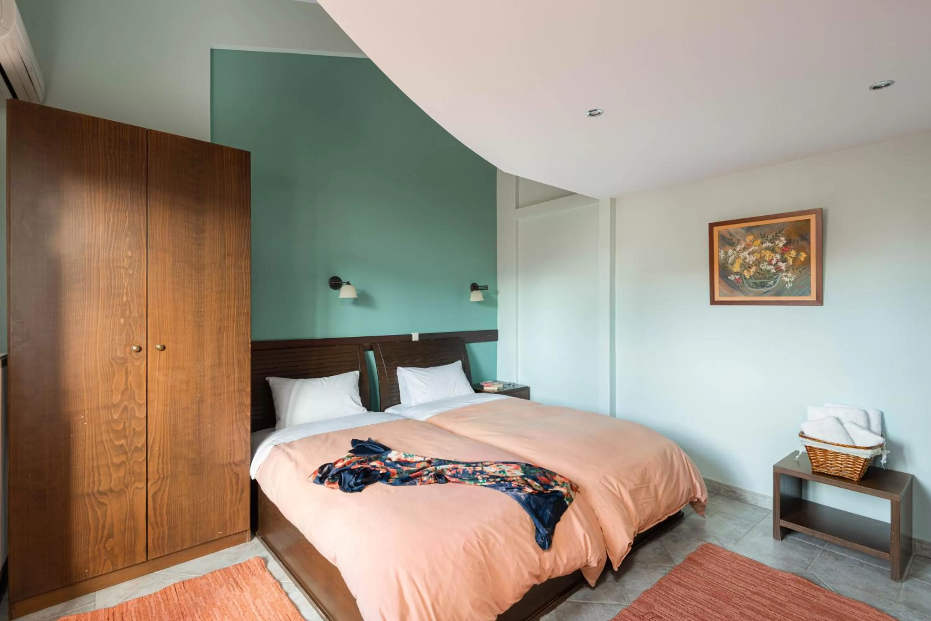 Photo of the whole room, Bed in Dimosthenis