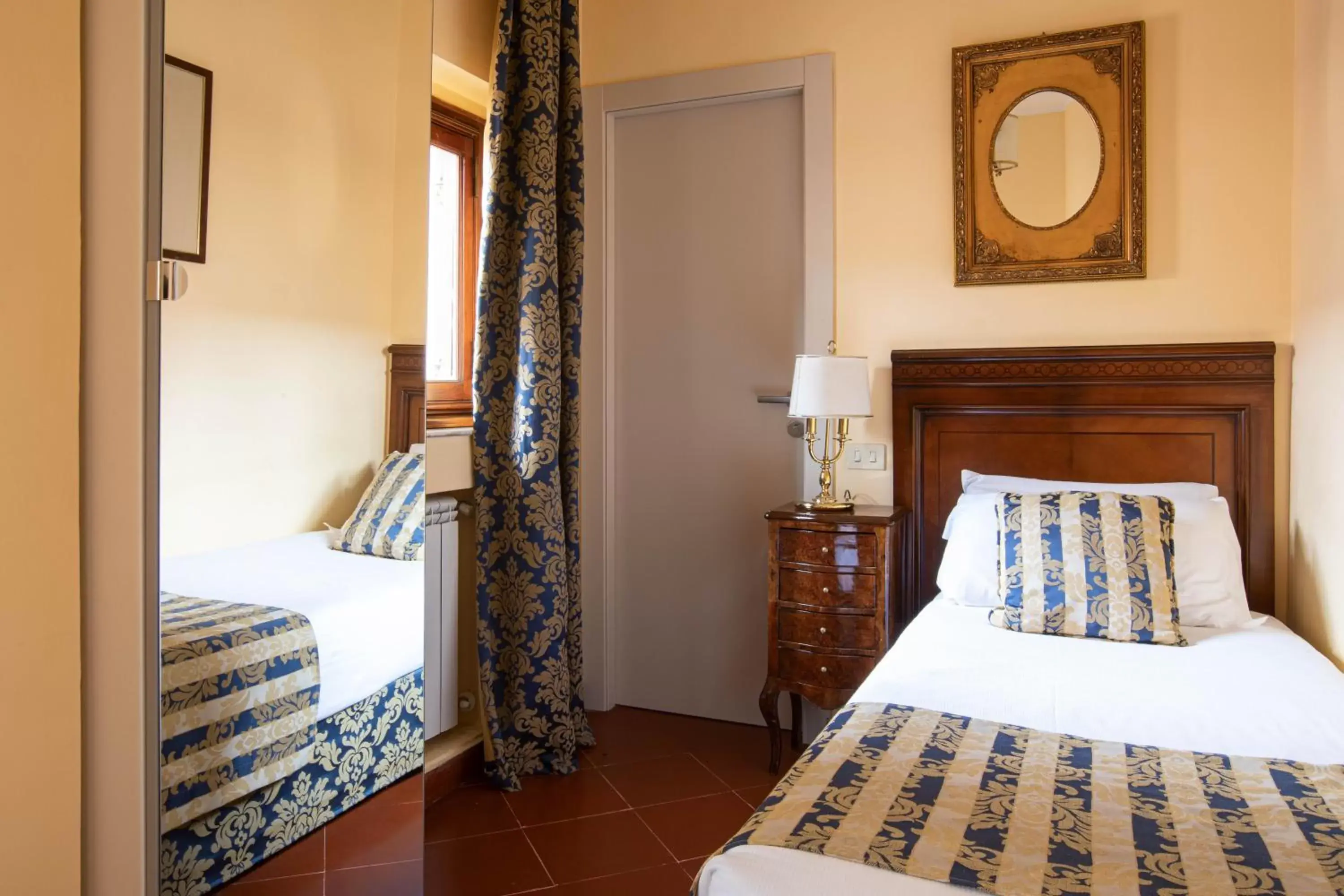 Single Room with Bathroom in Il Monastero Collection