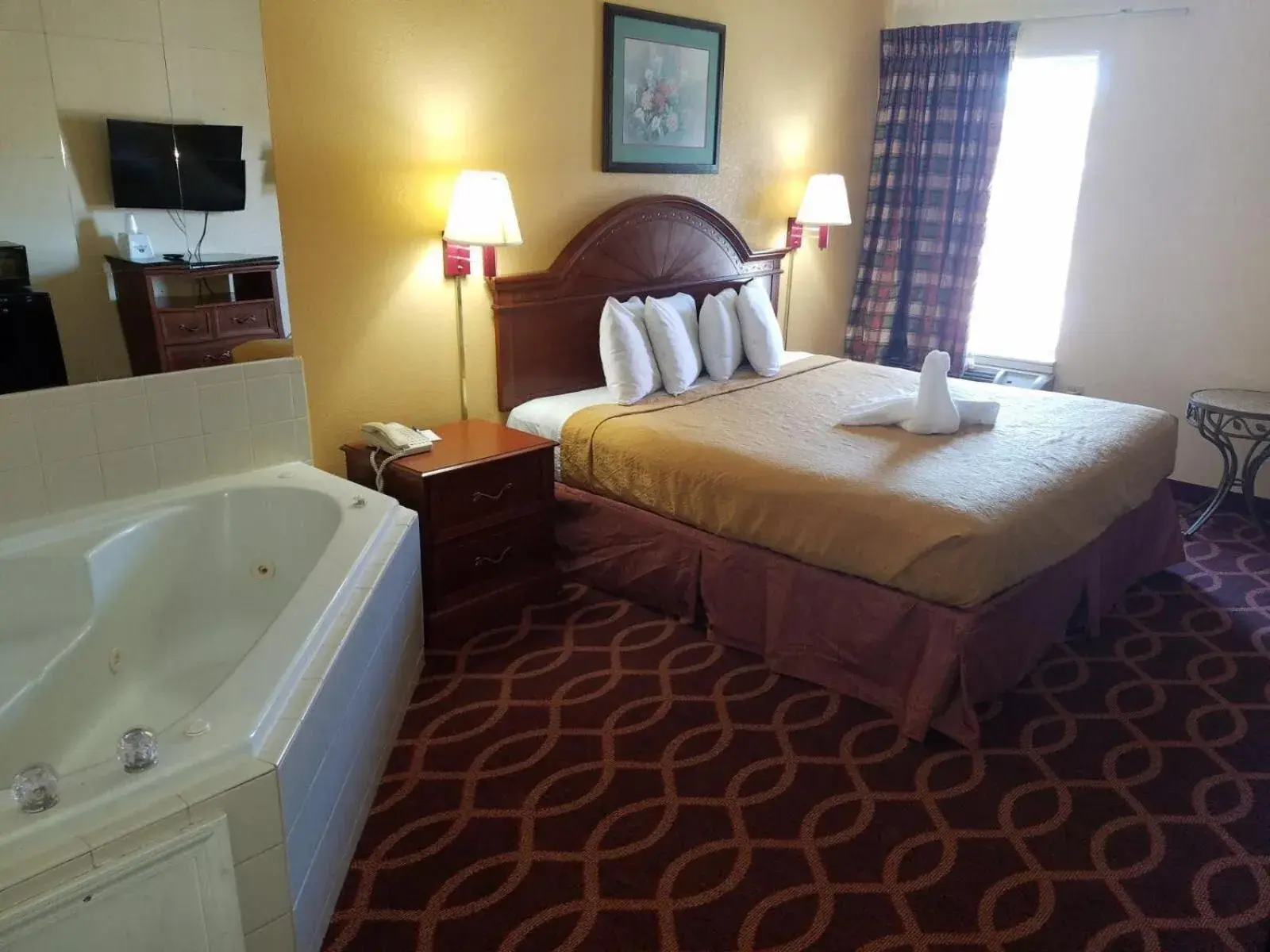 Photo of the whole room, Bed in Americas Best Value Inn Evansville